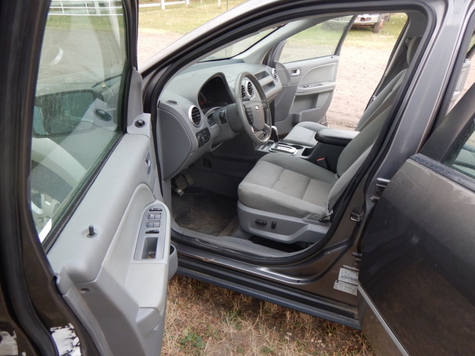 2006 FORD FREESTYLE AWD, 7 PASSENGER HATCH BACK, W/ CLOTH, ROOF RACK, POWER DRIVER SEAT, 255,706 KM - Image 13 of 13