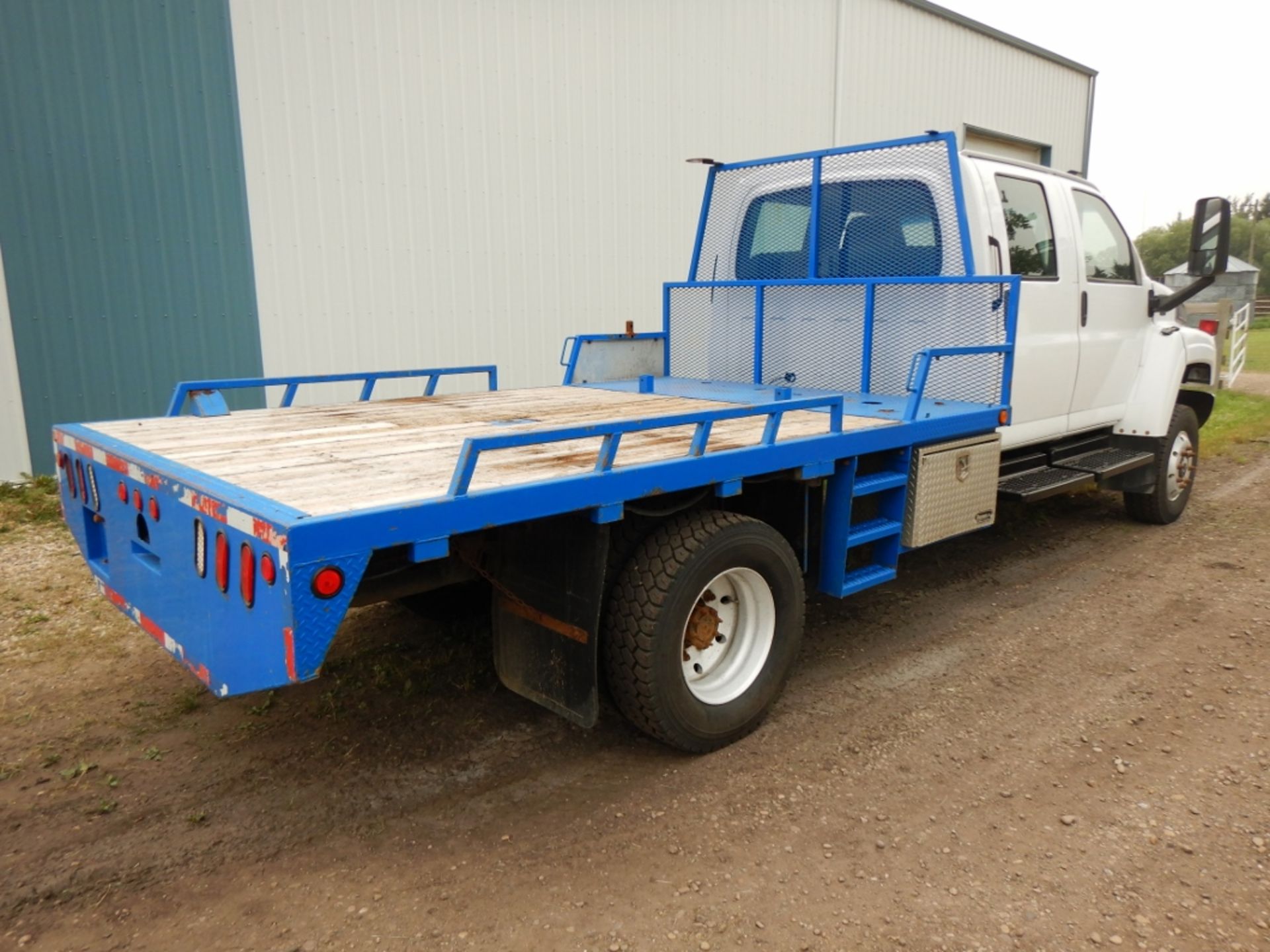 2006 GMC TOP KICK C5500 4X4 CREW CAB, DURAMAX DIESEL, AUTO ALLISON TRANSMISION, 278,692 KM'S SHOWING - Image 28 of 33