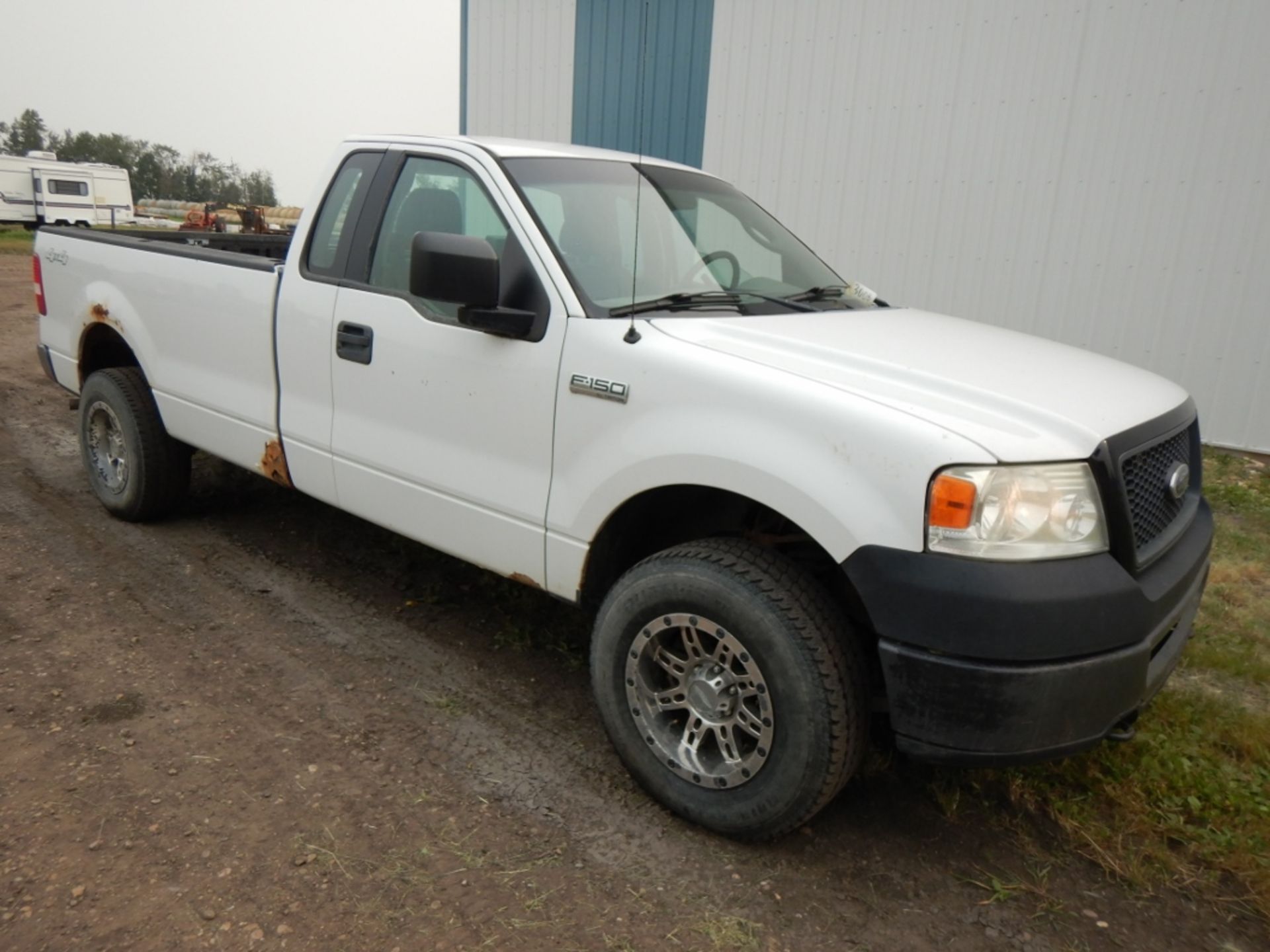 2005 FORD F150 4X4 REGULAR CAB, LONG BOX, P/U, 5.4L TRITON ENGINE, A/T, A/C, CLOTH, 305,346 KM'S - Image 14 of 21