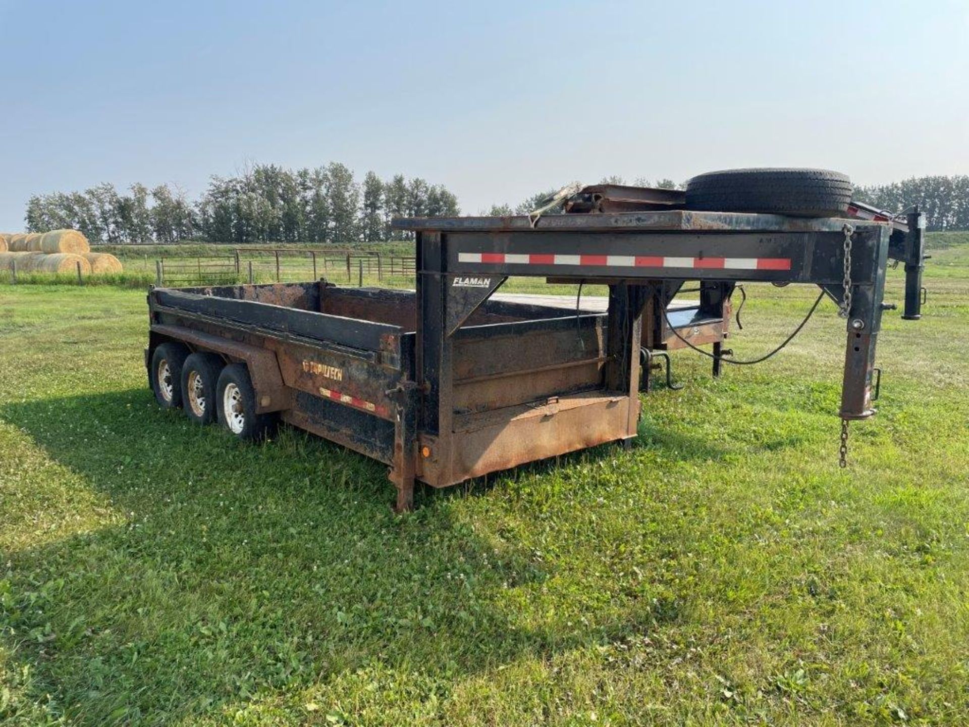 2008 TRAILTECH 16FT GN HYD. DUMP TRAILER, TRI-AXLE, 21,000 GVWR, W/ GN DECK, RAMPS, 13,200LBS