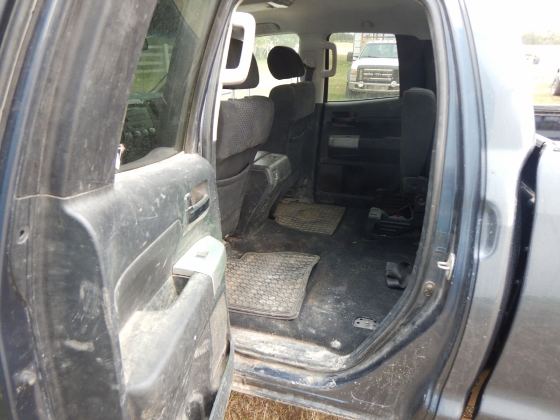 2007 TOYOTA TUNDRA 4X4 P/U W/ 5.7L V8, A/T, QUAD CAB, CLOTH INT., 6FT BOX, 508,273 KM'S SHOWING - Image 19 of 21