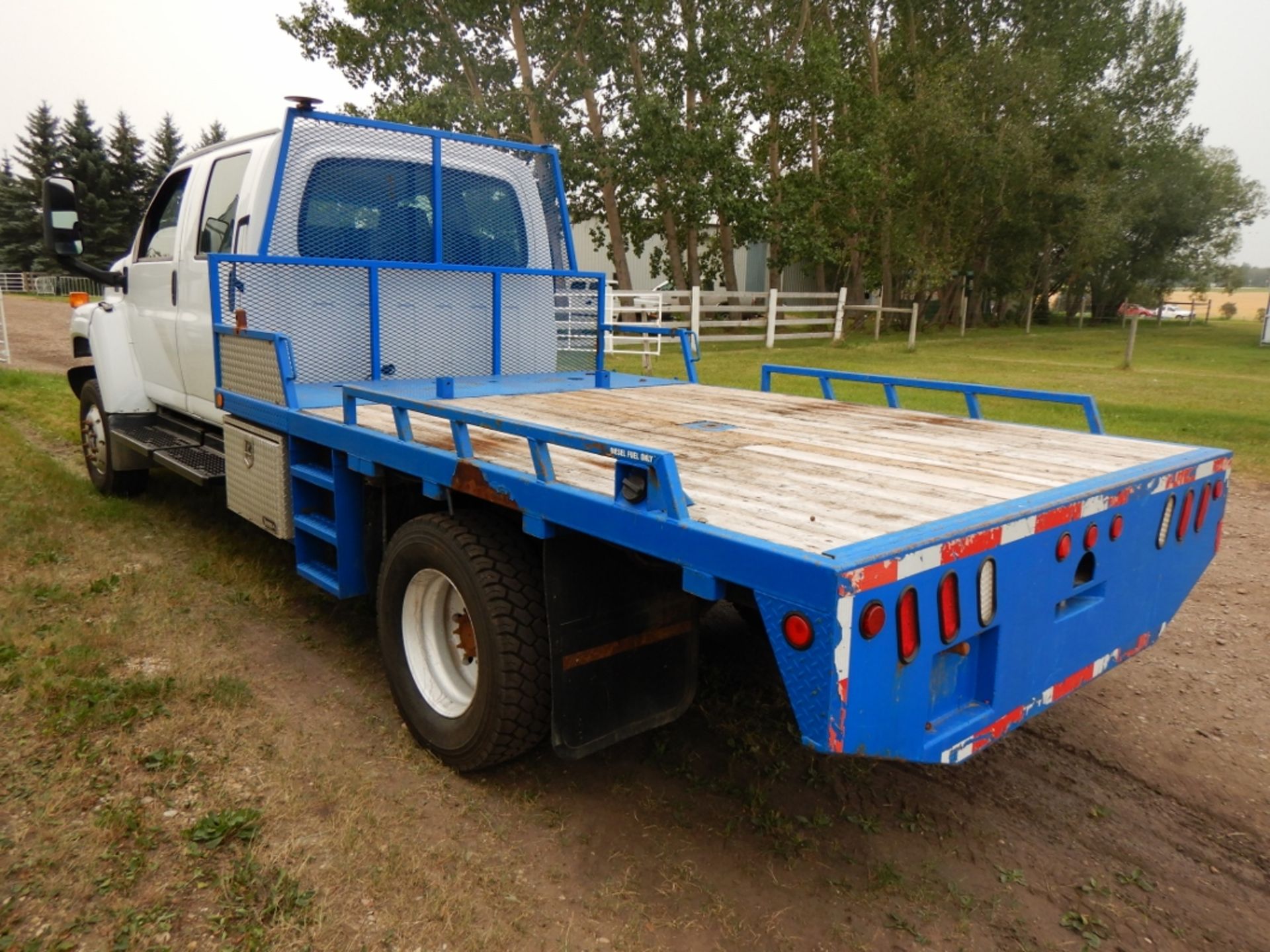 2006 GMC TOP KICK C5500 4X4 CREW CAB, DURAMAX DIESEL, AUTO ALLISON TRANSMISION, 278,692 KM'S SHOWING - Image 27 of 33