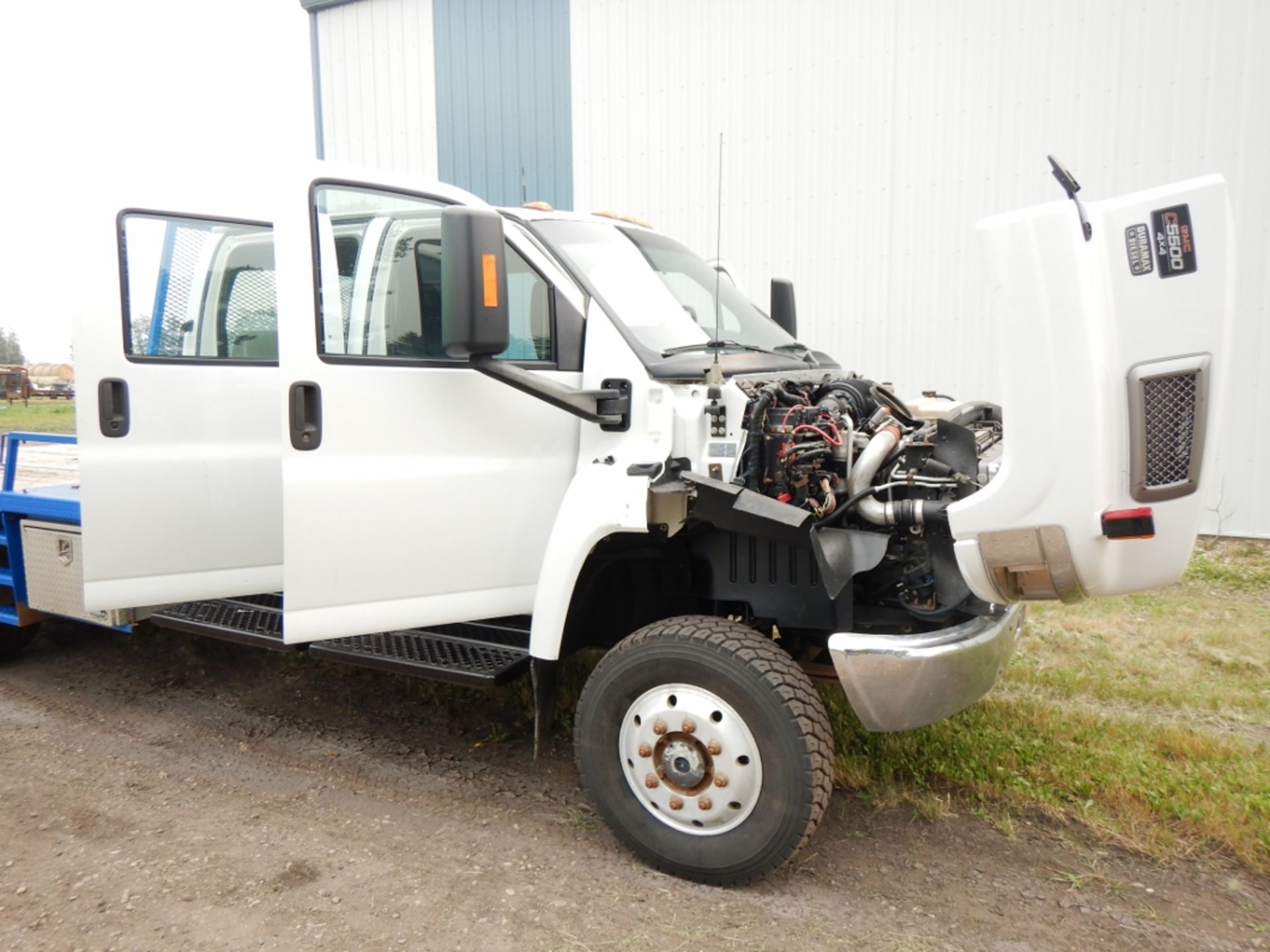 2006 GMC TOP KICK C5500 4X4 CREW CAB, DURAMAX DIESEL, AUTO ALLISON TRANSMISION, 278,692 KM'S SHOWING - Image 9 of 33