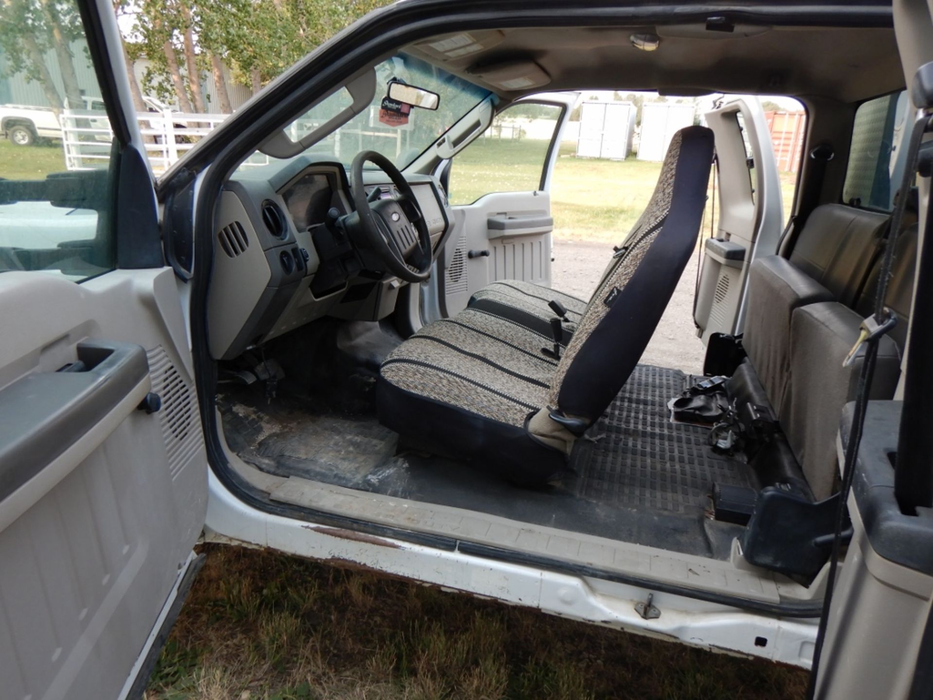 2008 FORD F550 XL 4X4 6.8L V10 TRITON, A/T, DUALLY, 250,516 KM'S SHOWING, W/ 5TH HITCH, TOOLBOXES - Image 11 of 17