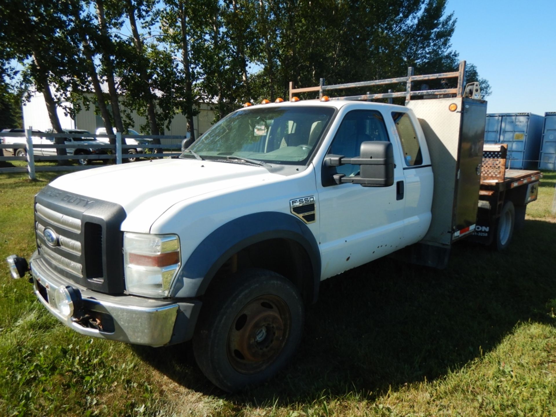 2008 FORD F550 XL 4X4 6.8L V10 TRITON, A/T, DUALLY, 250,516 KM'S SHOWING, W/ 5TH HITCH, TOOLBOXES - Image 3 of 17