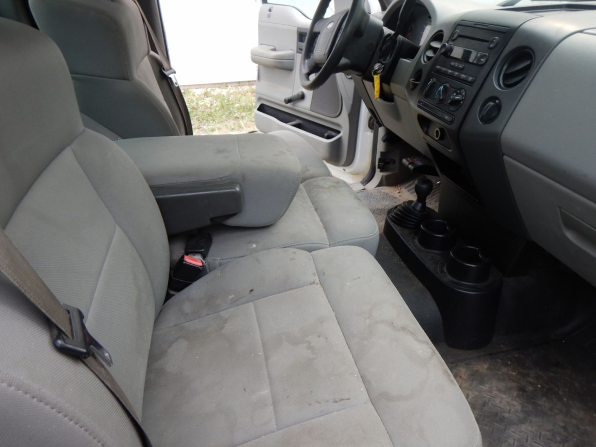 2005 FORD F150 4X4 REGULAR CAB, LONG BOX, P/U, 5.4L TRITON ENGINE, A/T, A/C, CLOTH, 305,346 KM'S - Image 19 of 21