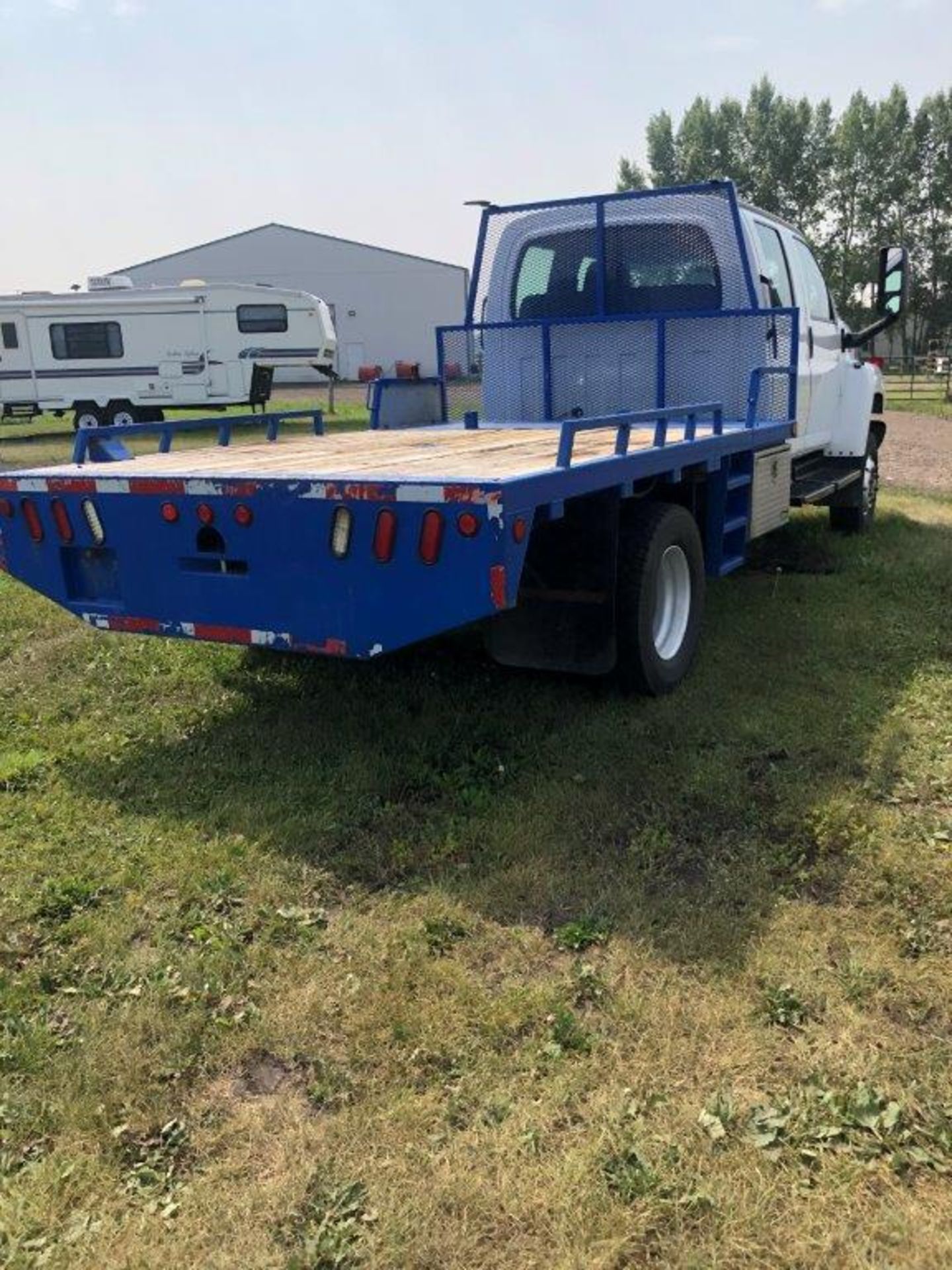 2006 GMC TOP KICK C5500 4X4 CREW CAB, DURAMAX DIESEL, AUTO ALLISON TRANSMISION, 278,692 KM'S SHOWING - Image 5 of 33