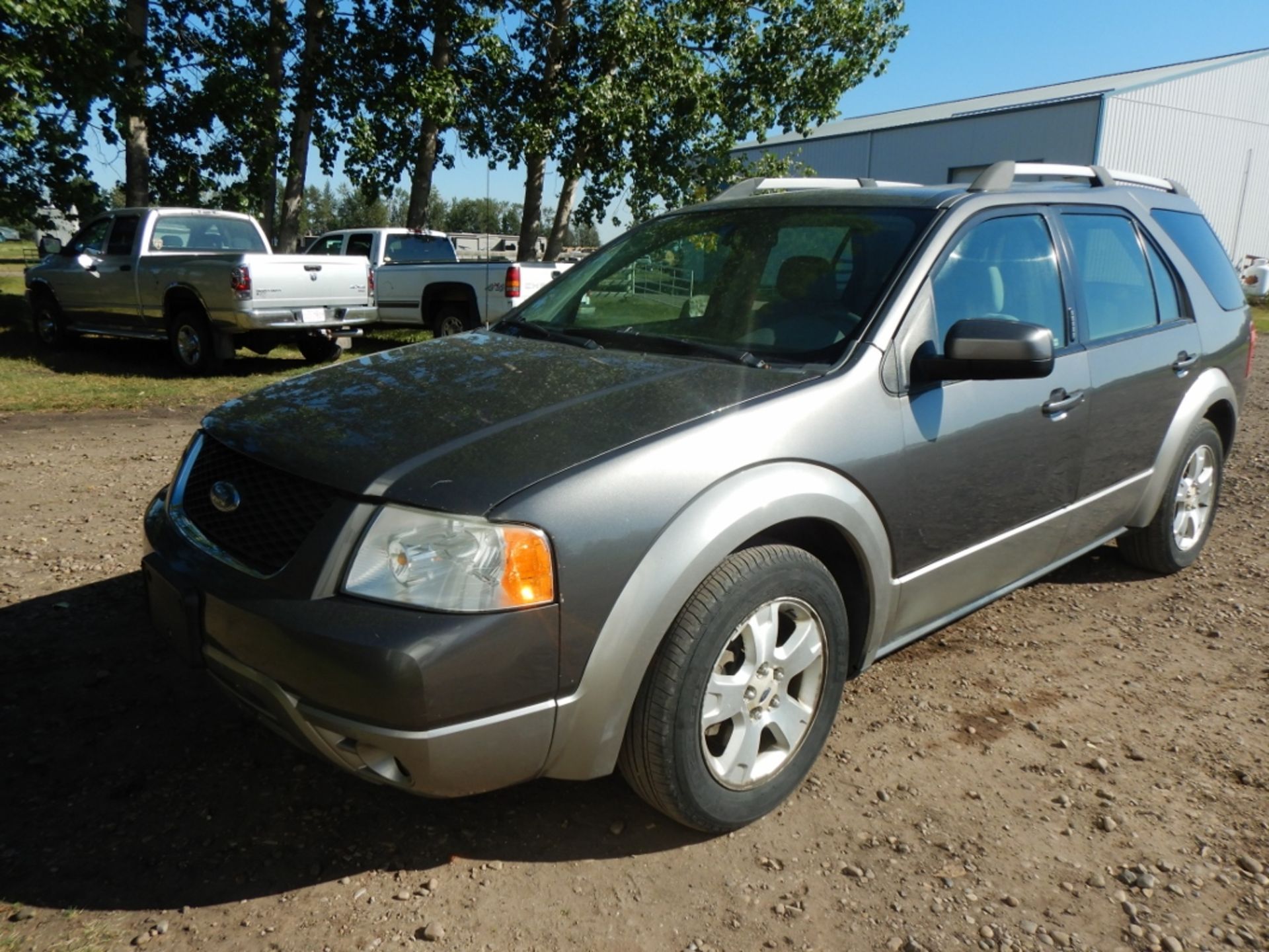 2006 FORD FREESTYLE AWD, 7 PASSENGER HATCH BACK, W/ CLOTH, ROOF RACK, POWER DRIVER SEAT, 255,706 KM - Image 5 of 13