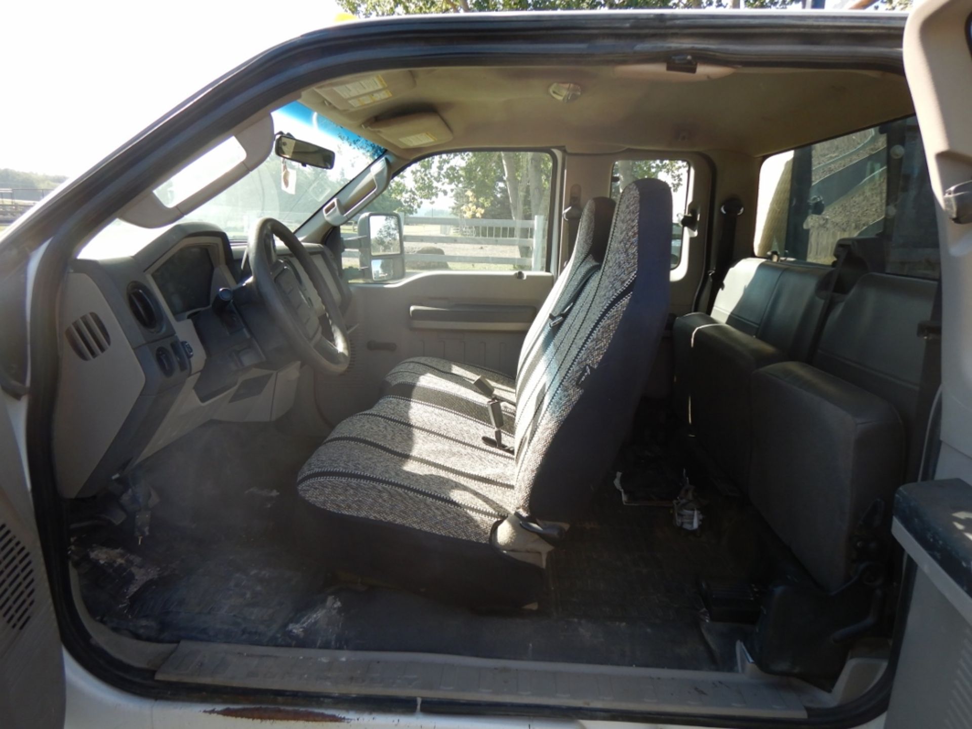 2007 TOYOTA TUNDRA 4X4 P/U W/ 5.7L V8, A/T, QUAD CAB, CLOTH INT., 6FT BOX, 508,273 KM'S SHOWING - Image 9 of 21