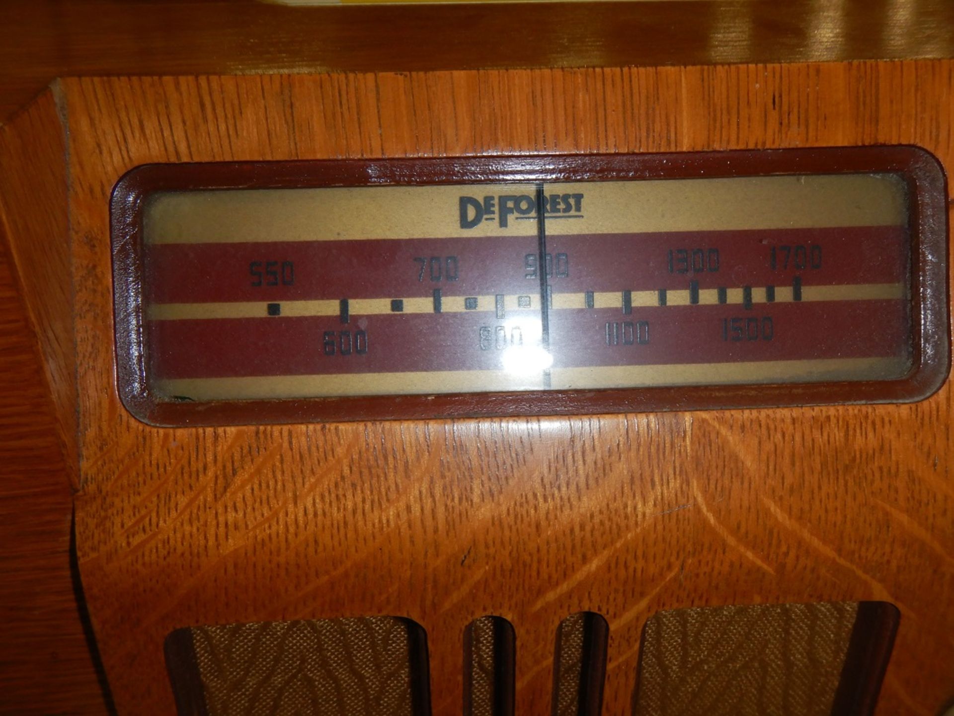 DEFOREST VINTAGE ELECTRIC RADIO, S/N 610753 - Image 2 of 3