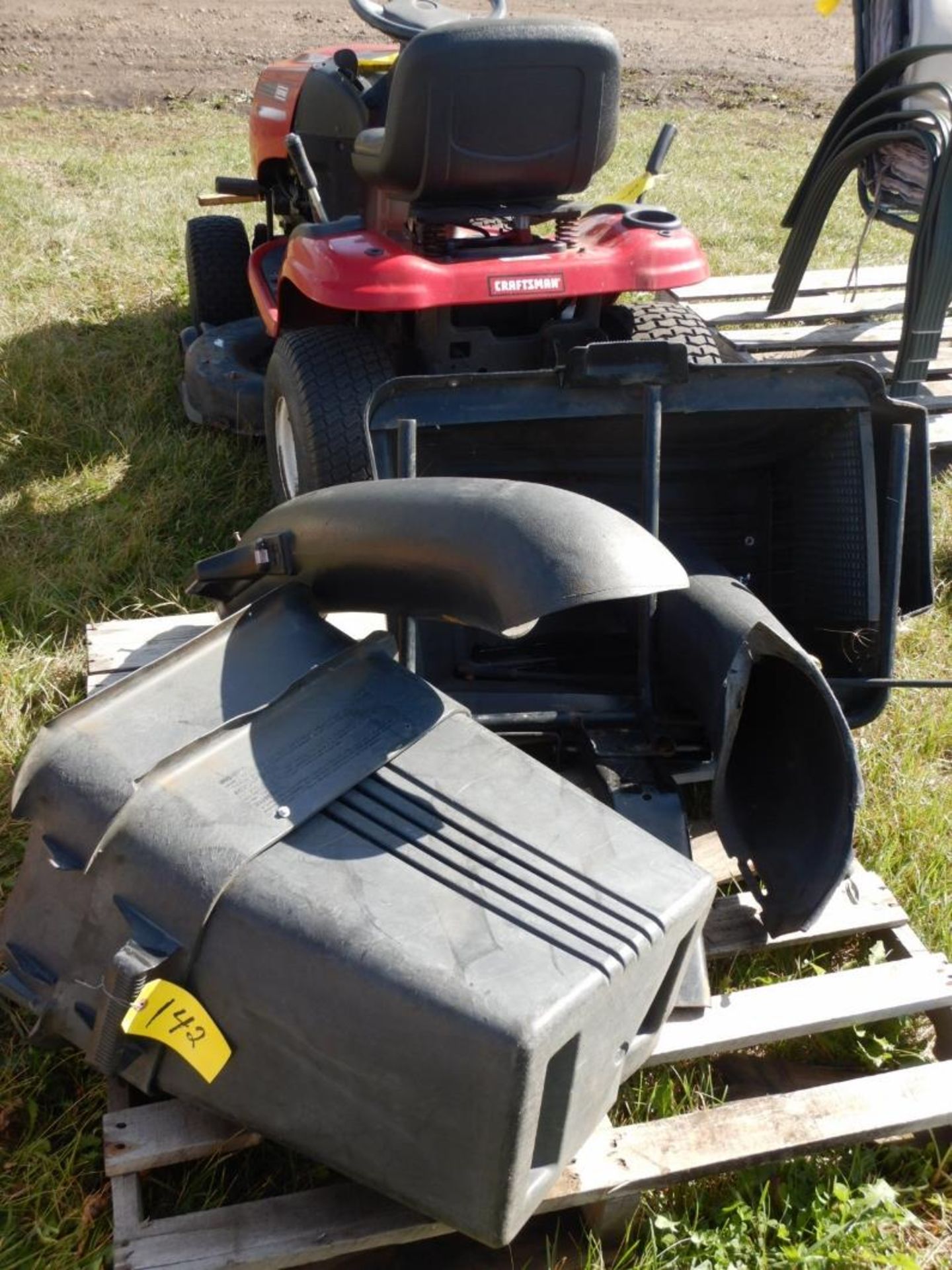 CRAFTSMAN LAWN TRACTOR - Image 6 of 6