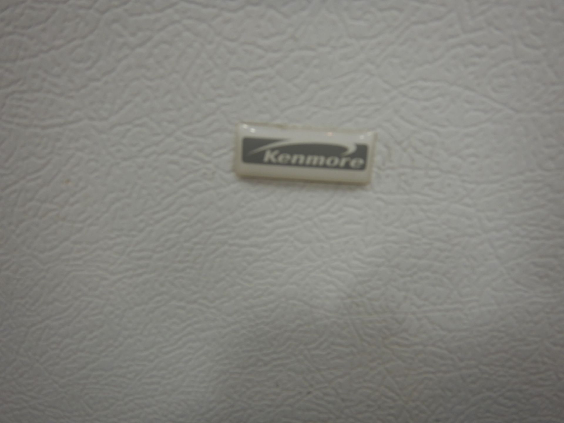 KENMORE DOMESTIC CHEST FREEZER - APARTMENT SIZE, LID DAMAGED - Image 3 of 3