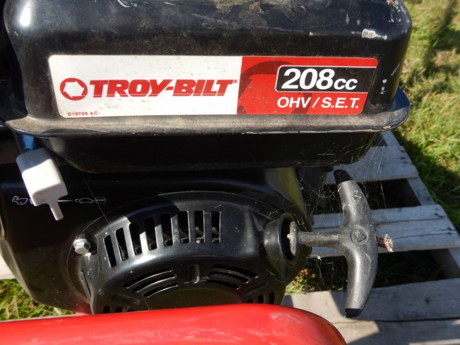 TROY BUILT SUPER BRONCO REAR TINE ROTOTILLER, MODEL 21A-65M8563, S/N 1C255K40398 - Image 3 of 5