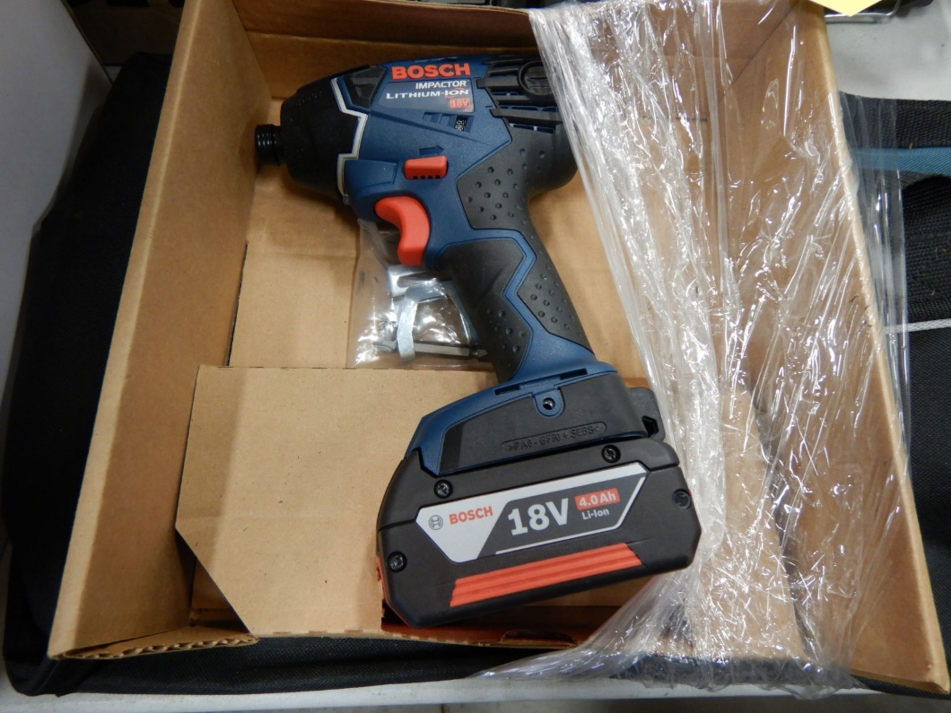 BOSCH 18V IMPACTOR DRILL W/BATTERY, BOSCH TOOL BAG