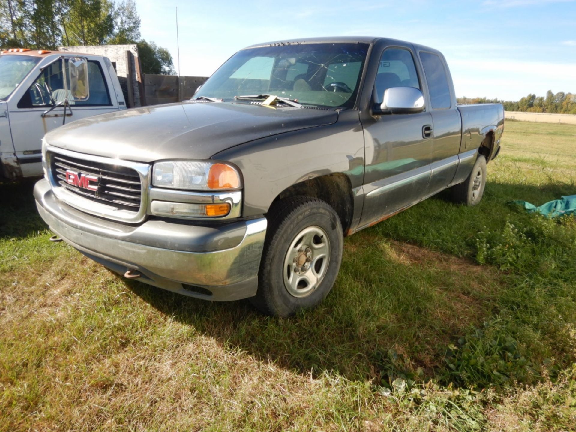 2001 GMC SIERRA TRUCK, EXT CAB, V8 GAS, AT, 4X4, S/N 2GTEK19T011258575, KM UNAVAILABLE