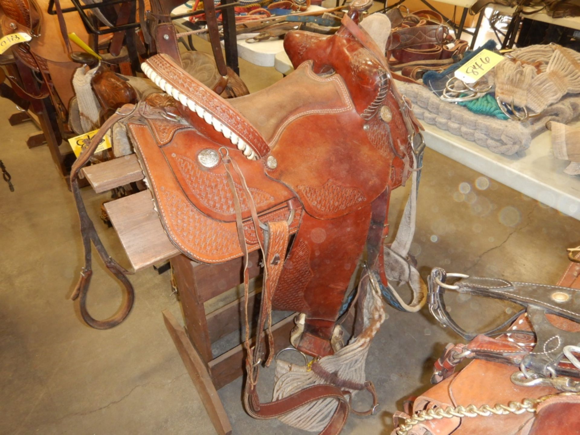 DAKOTA 410-15 STOCK SADDLE - 15 INCH 14 INCH FORK - Image 2 of 2