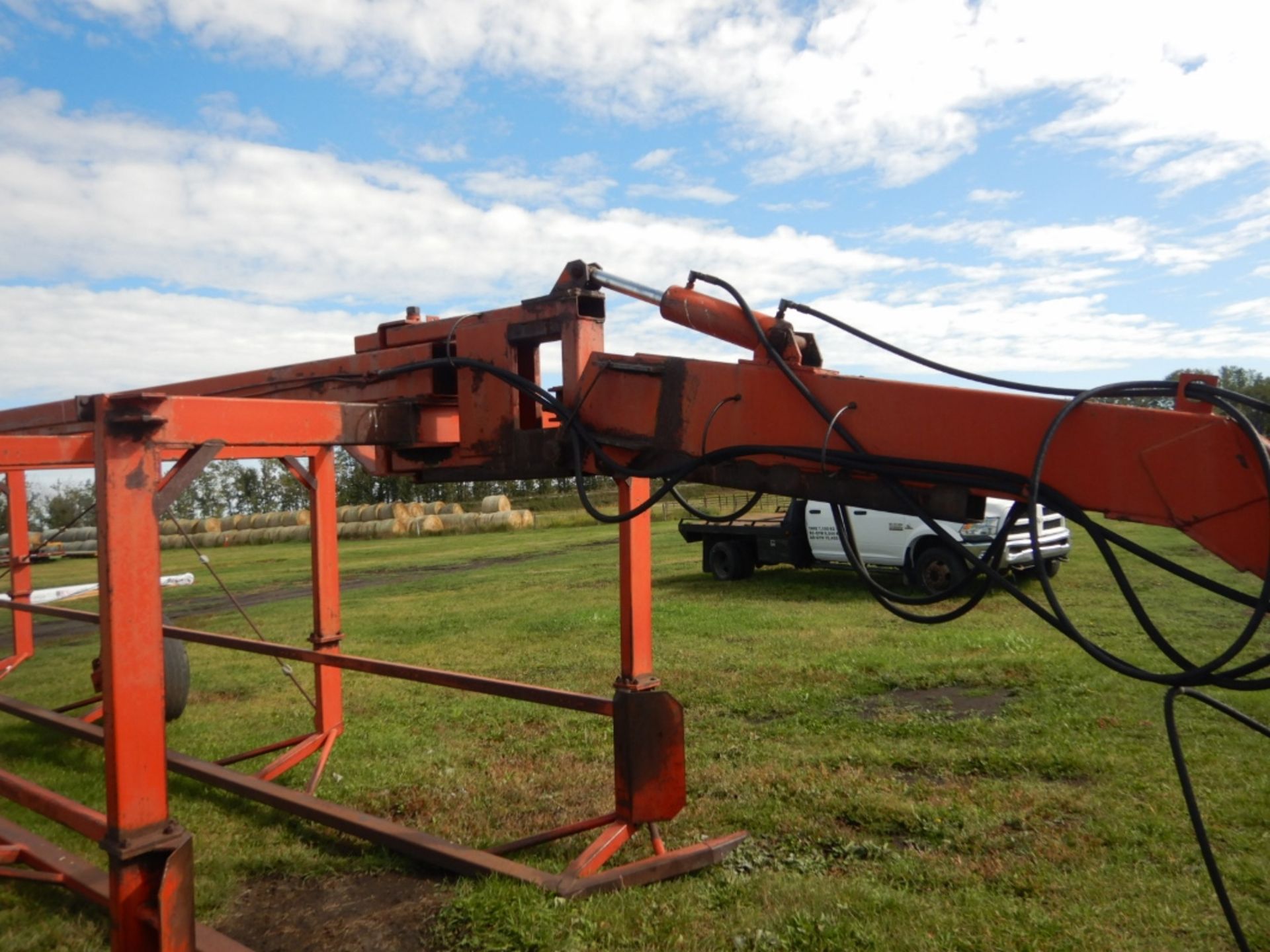 GN INLAND 8 ROUND BALE HANDLER - Image 4 of 6