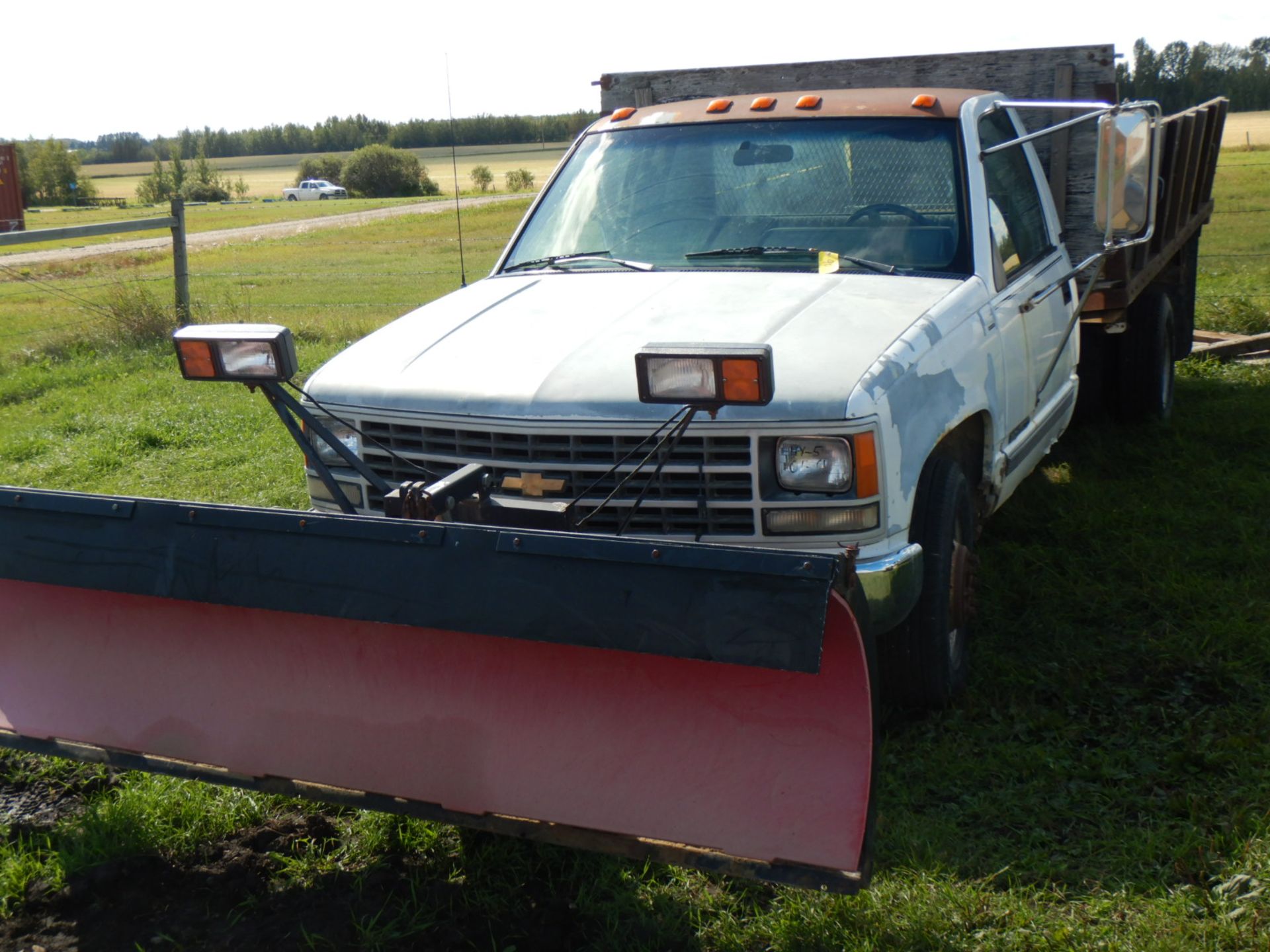 1991 CHEV 3500 TRUCK W/DUAL WHEELS, 12FT DECK & HOIST (WOOD SIDES), V8, 4 SPEED, 2X4 - Image 3 of 12