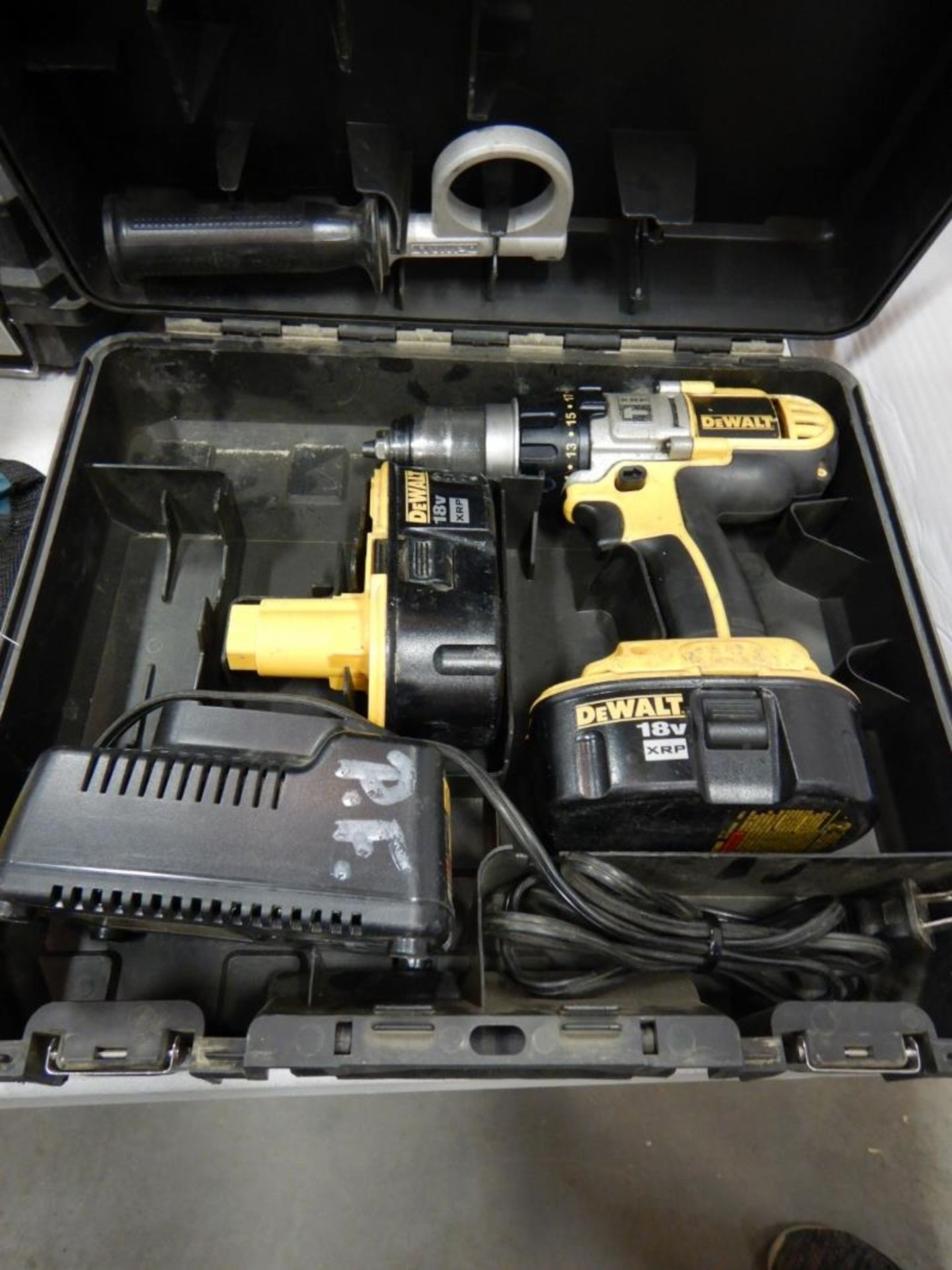 DEWALT 1/2 CORDLESS DRILL SET 18V