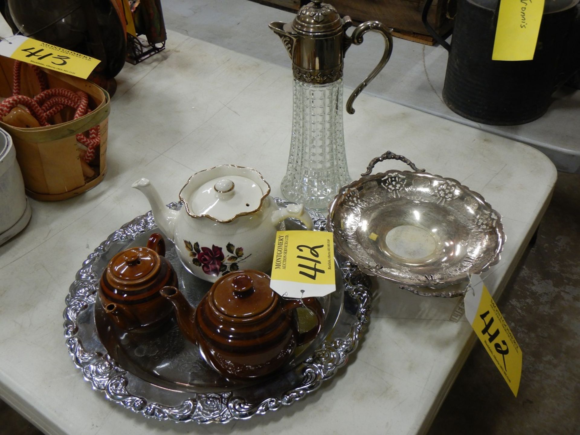 L/O VINTAGE SILVER PLATE ITEMS, CERAMIC TEA POTS