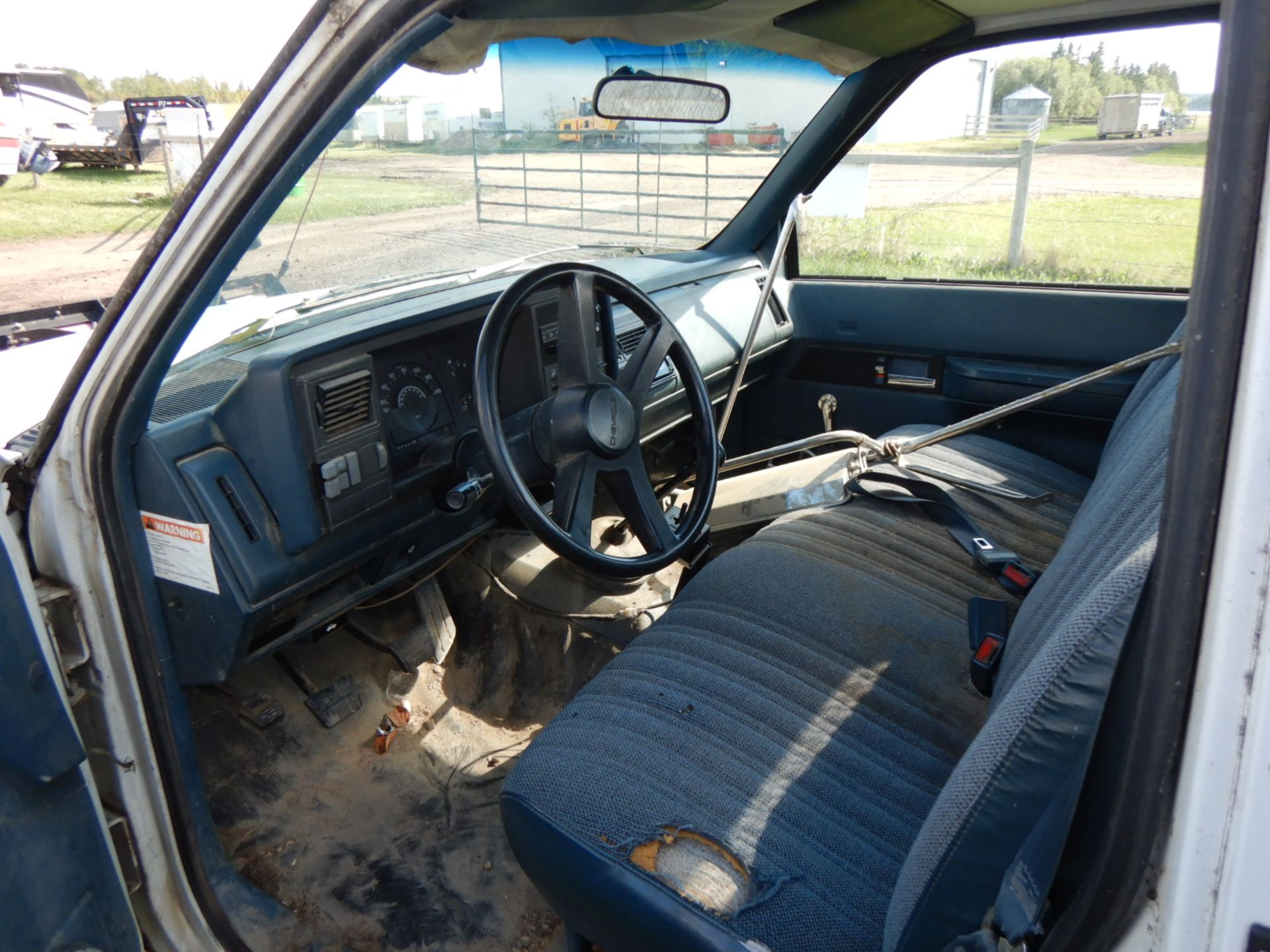 1991 CHEV 3500 TRUCK W/DUAL WHEELS, 12FT DECK & HOIST (WOOD SIDES), V8, 4 SPEED, 2X4 - Image 11 of 12