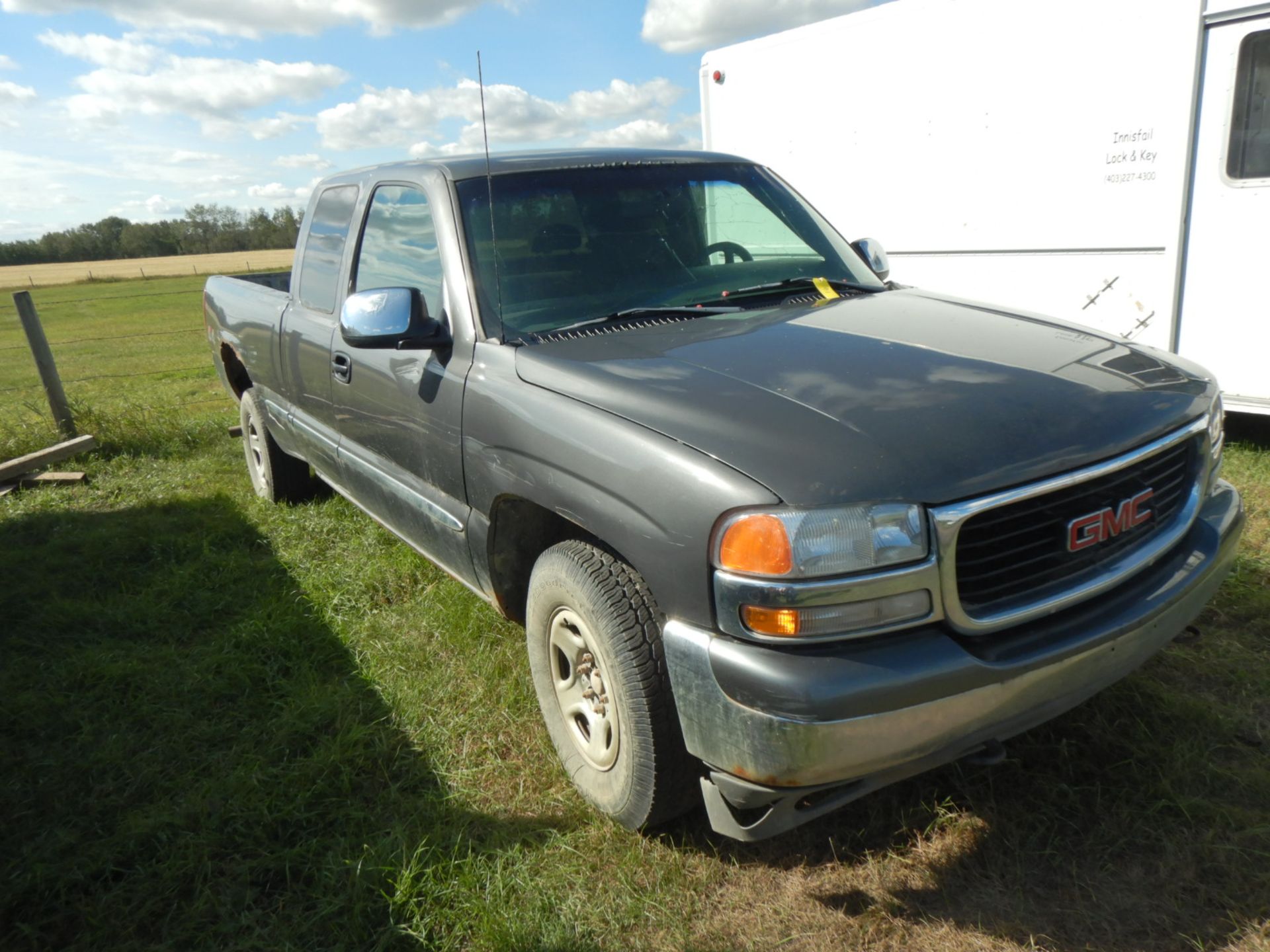 2001 GMC SIERRA TRUCK, EXT CAB, V8 GAS, AT, 4X4, S/N 2GTEK19T011258575, KM UNAVAILABLE - Image 5 of 12