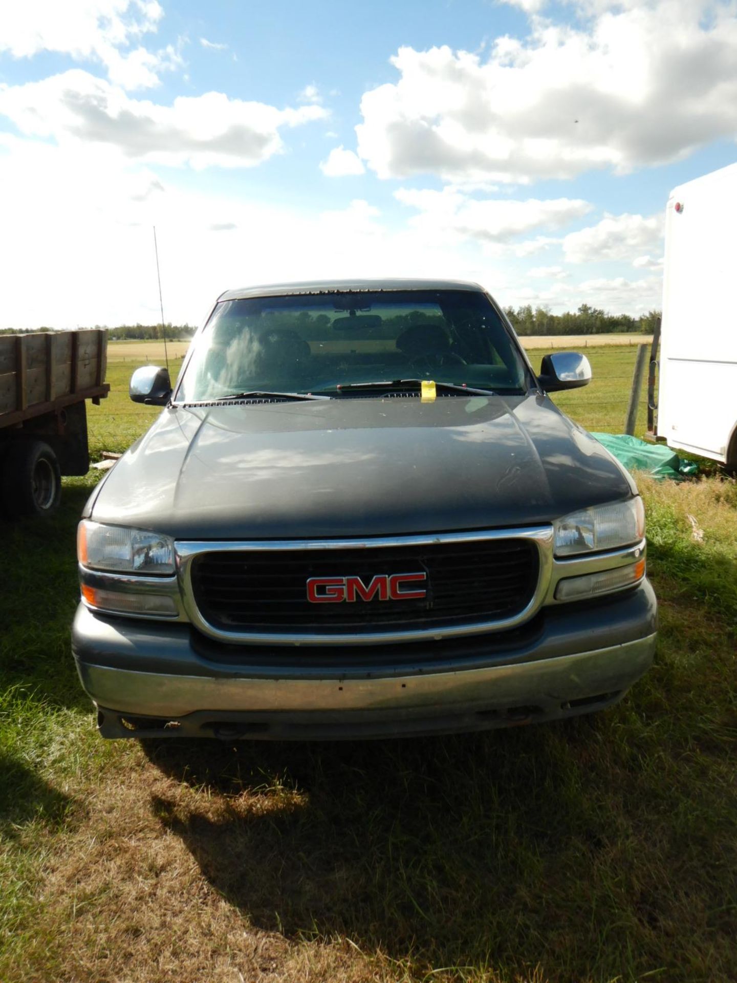 2001 GMC SIERRA TRUCK, EXT CAB, V8 GAS, AT, 4X4, S/N 2GTEK19T011258575, KM UNAVAILABLE - Image 4 of 12