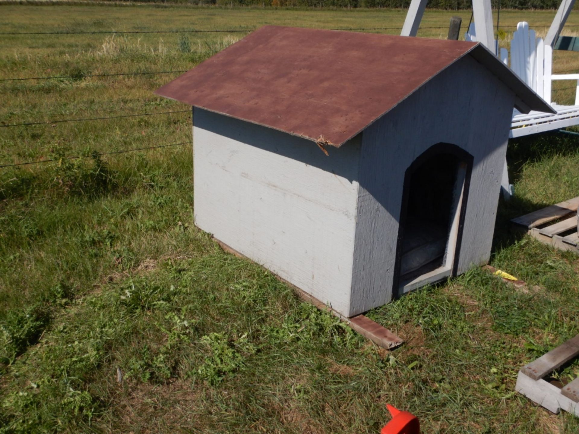 INSULATED DOG HOUSE, 42" X 60" - Image 2 of 2