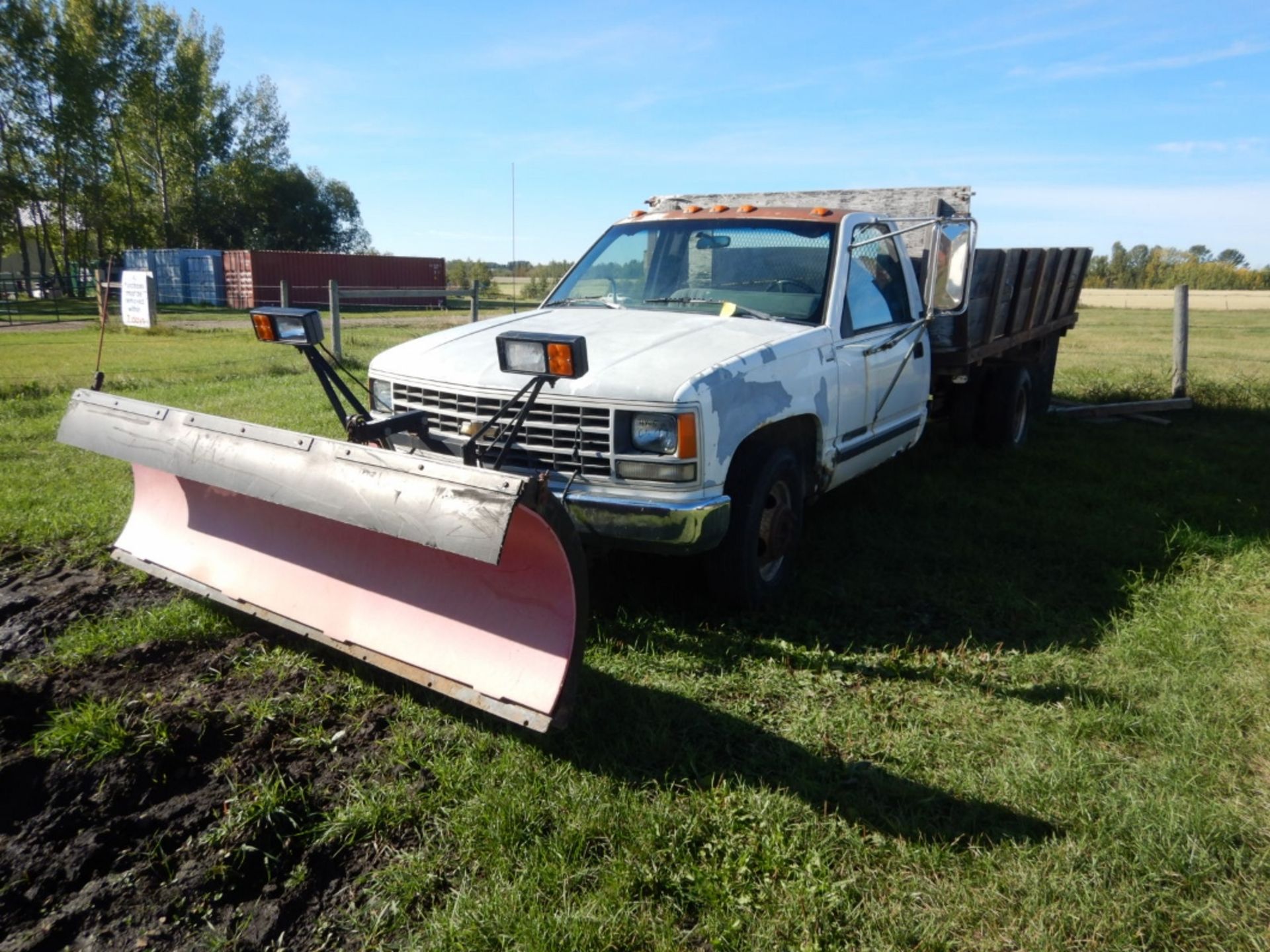 1991 CHEV 3500 TRUCK W/DUAL WHEELS, 12FT DECK & HOIST (WOOD SIDES), V8, 4 SPEED, 2X4