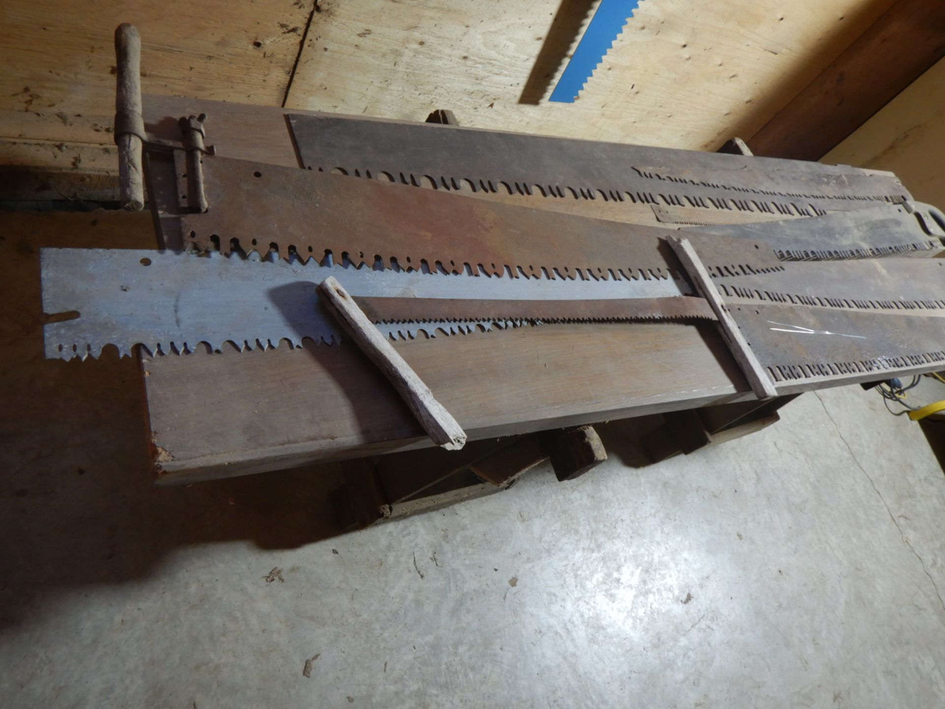 L/O VINTAGE 1 & 2 MAN X-CUT SAWS, ETC