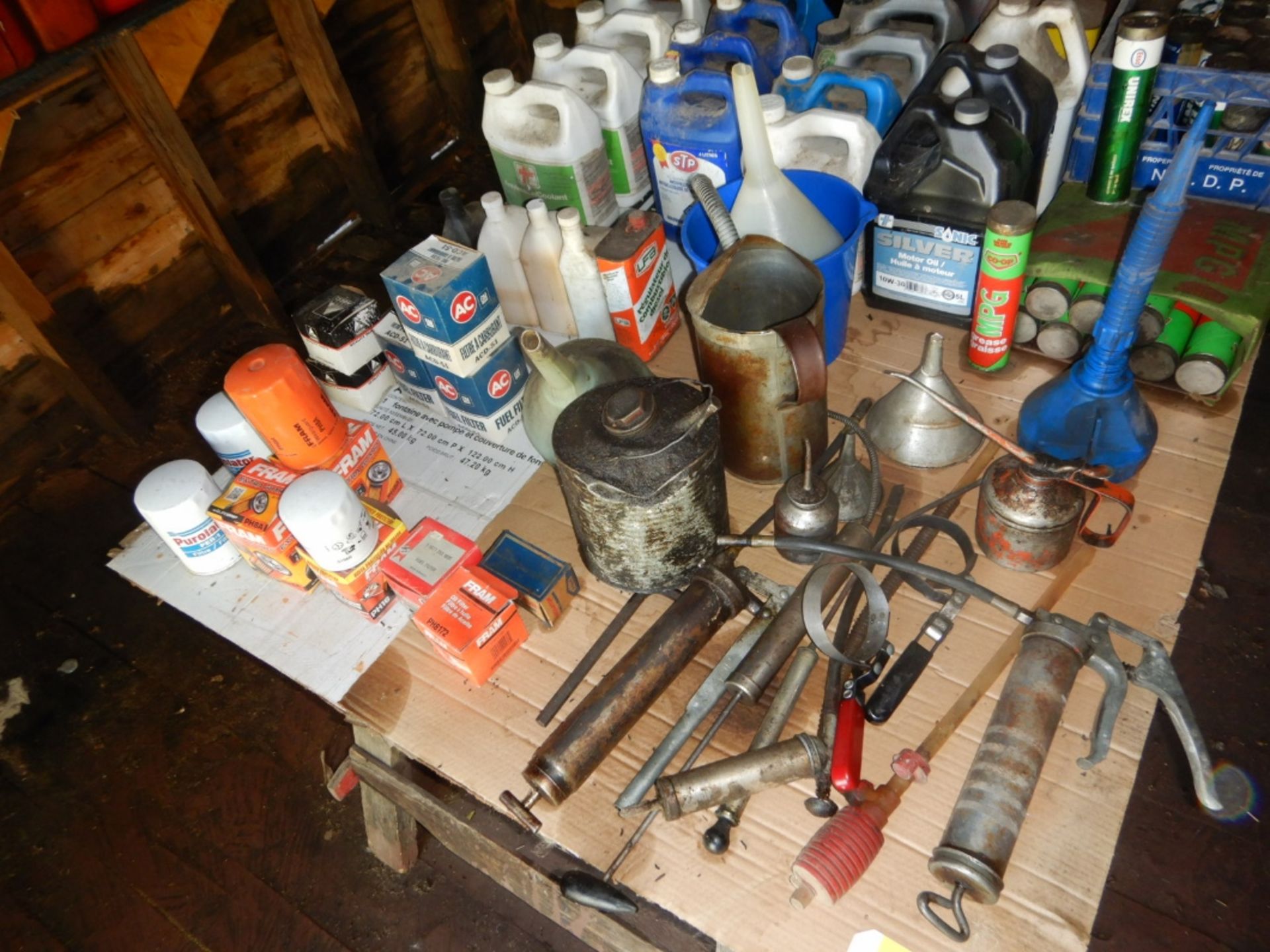 CONTENTS OF BUILDING INCLUDING OIL, GREASE, WWA, ANTIFREEZE, JERRY CANS, OILFILTERS, GREASE GUN, - Image 6 of 6