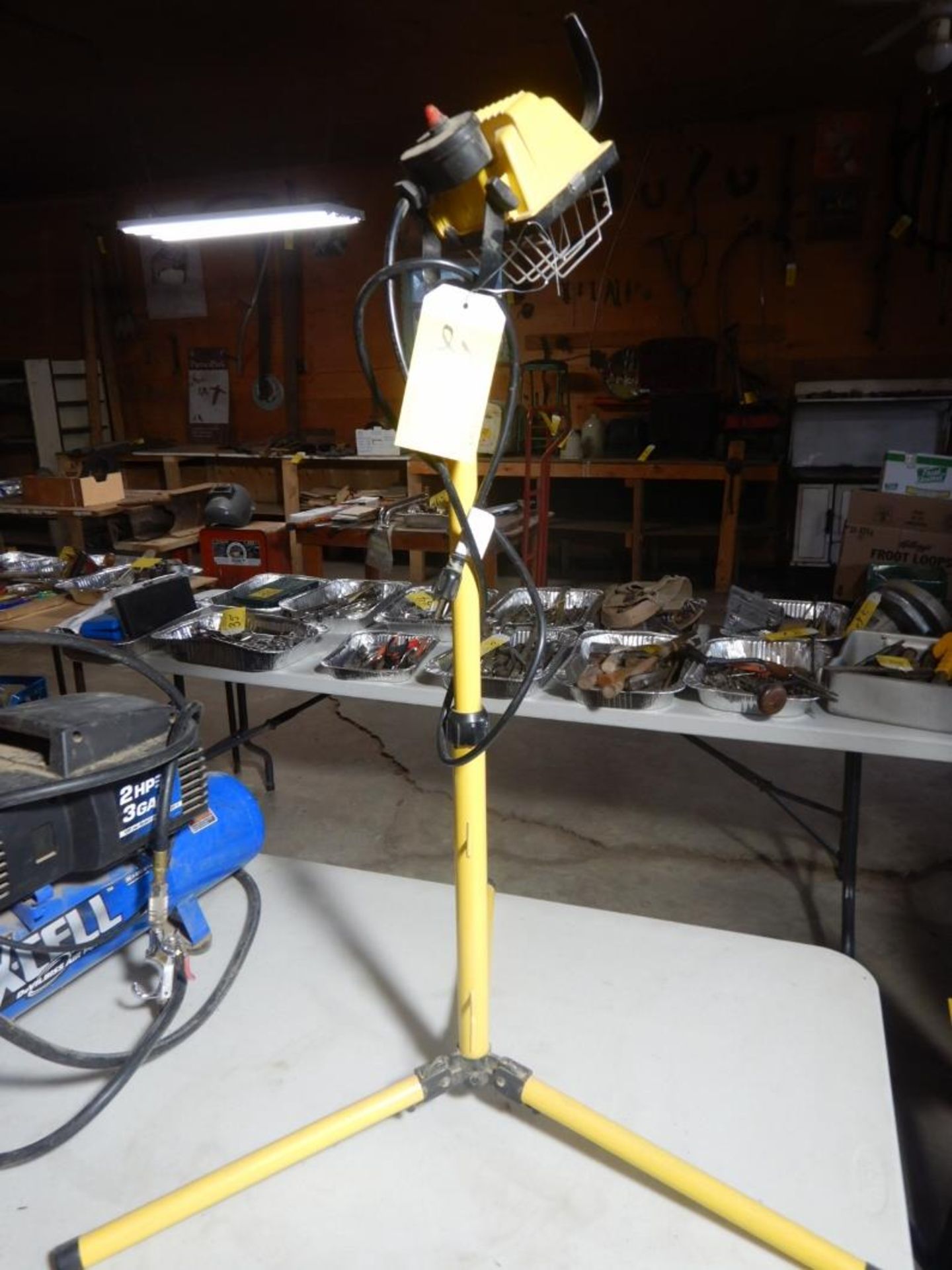 TELESCOPING INFEED ROLLER STAND, HALOGEN TELESCOPING WORK LIGHT, LIGHT STAND - Image 3 of 6