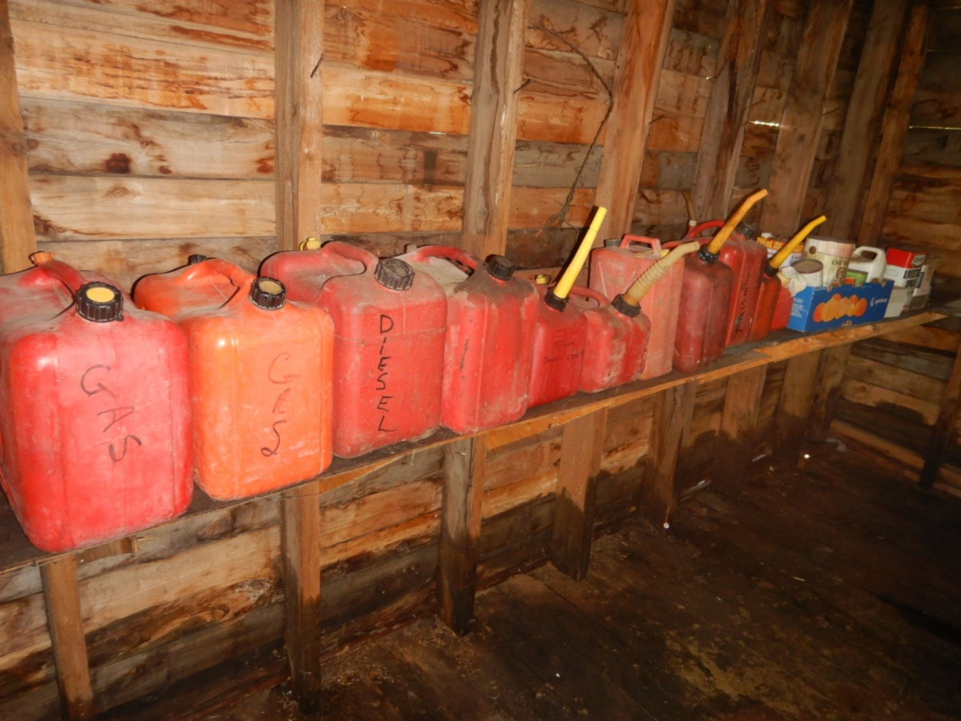 CONTENTS OF BUILDING INCLUDING OIL, GREASE, WWA, ANTIFREEZE, JERRY CANS, OILFILTERS, GREASE GUN, - Image 3 of 6