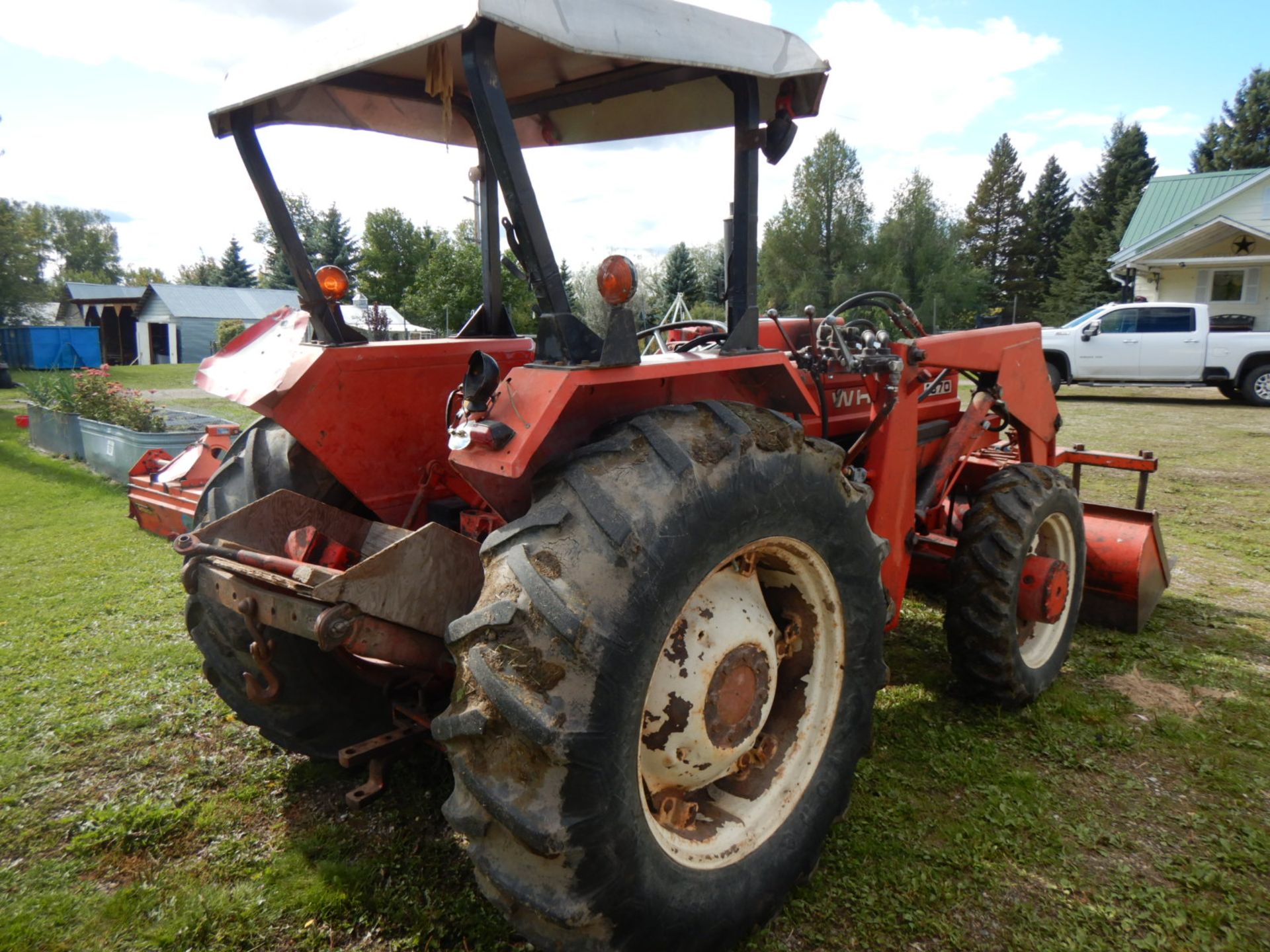 WHITE 1370 FWD DIESEL 54 HP A TRACTOR W/ CANOPY 3 PT, FEL & GRAPPLE 5328 HRS S/N 774963 - Image 3 of 5