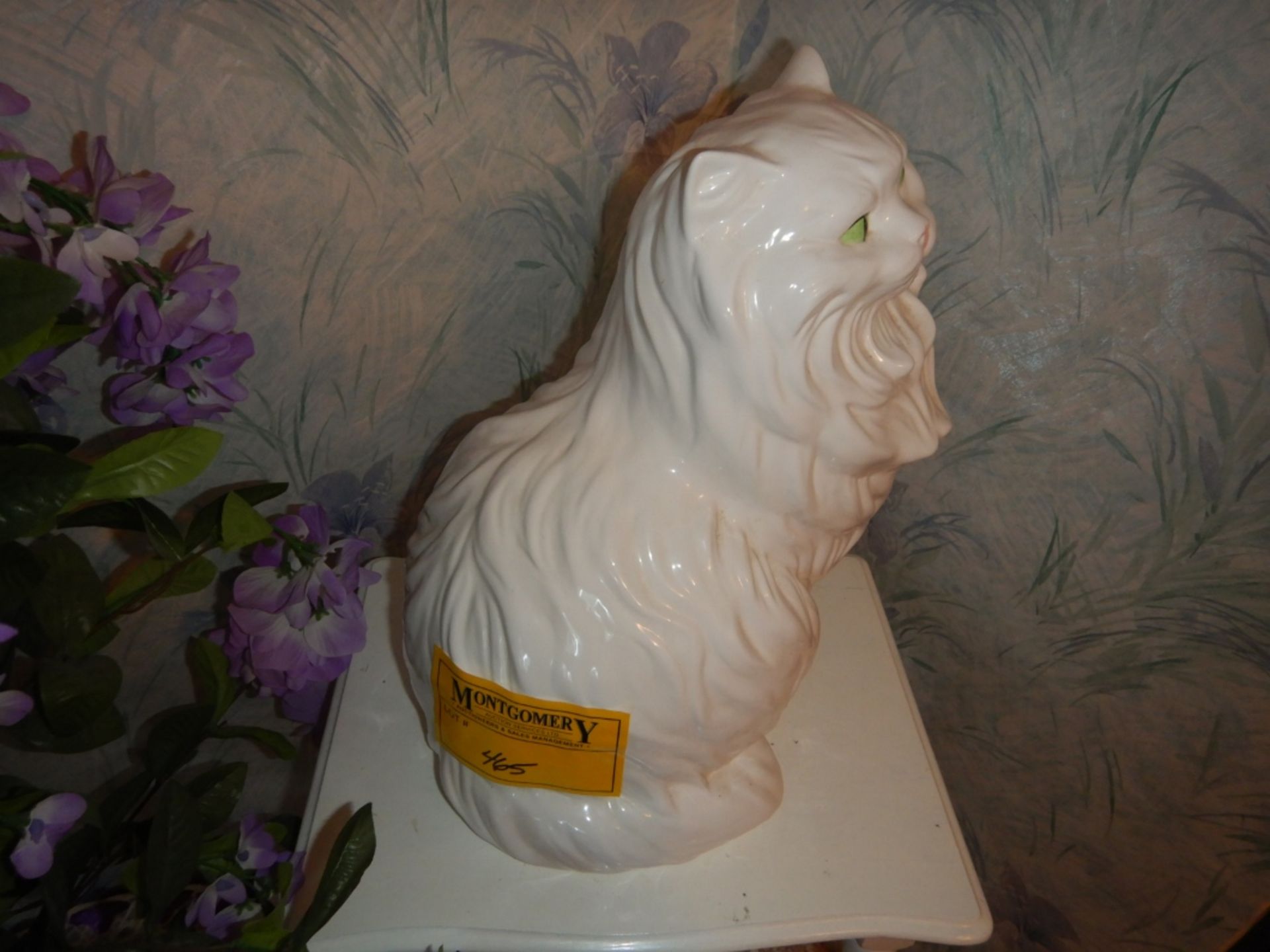 CERAMIC WHITE CAT,