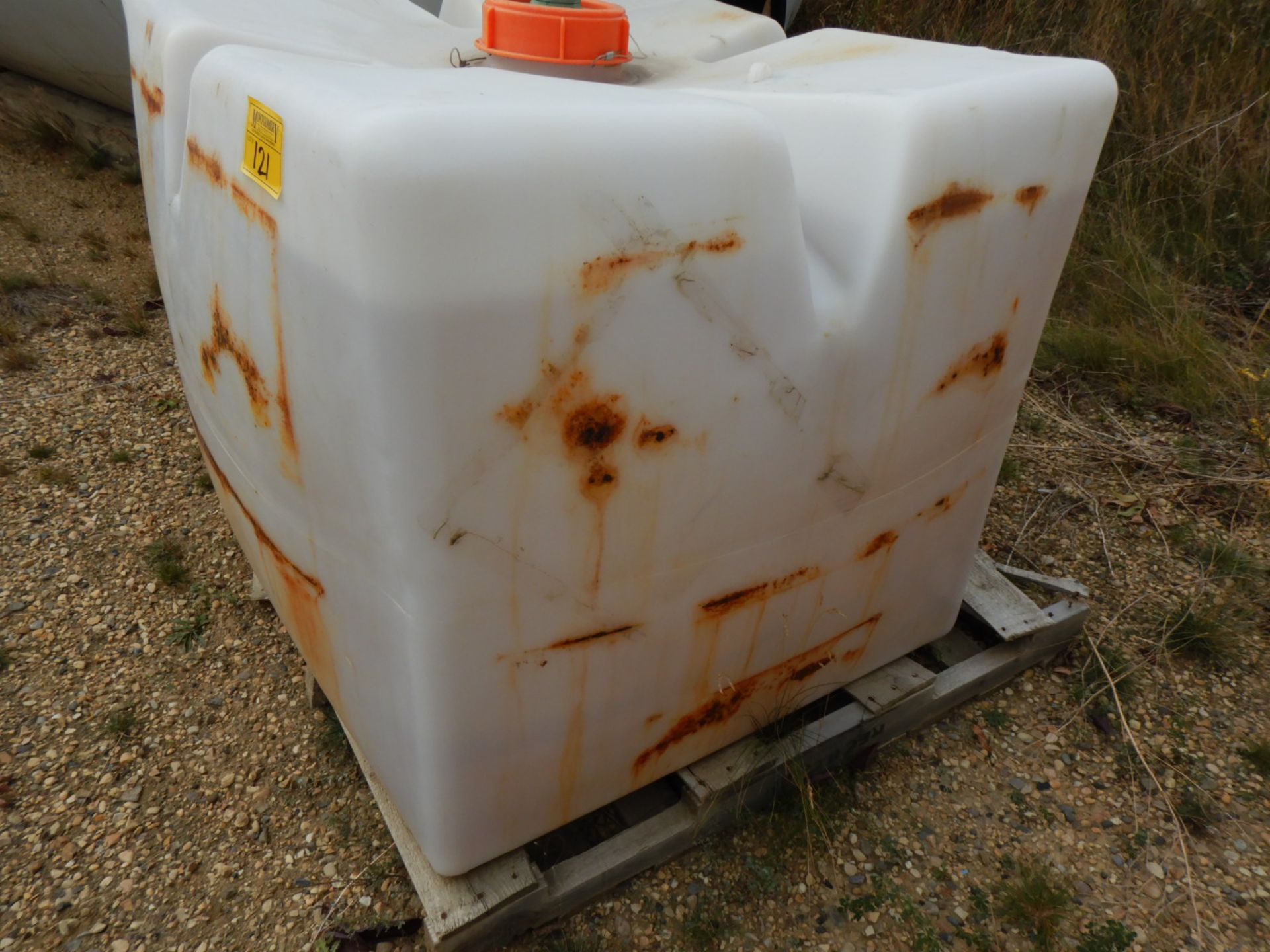 1000 LITRE POLY TANK - Image 2 of 3