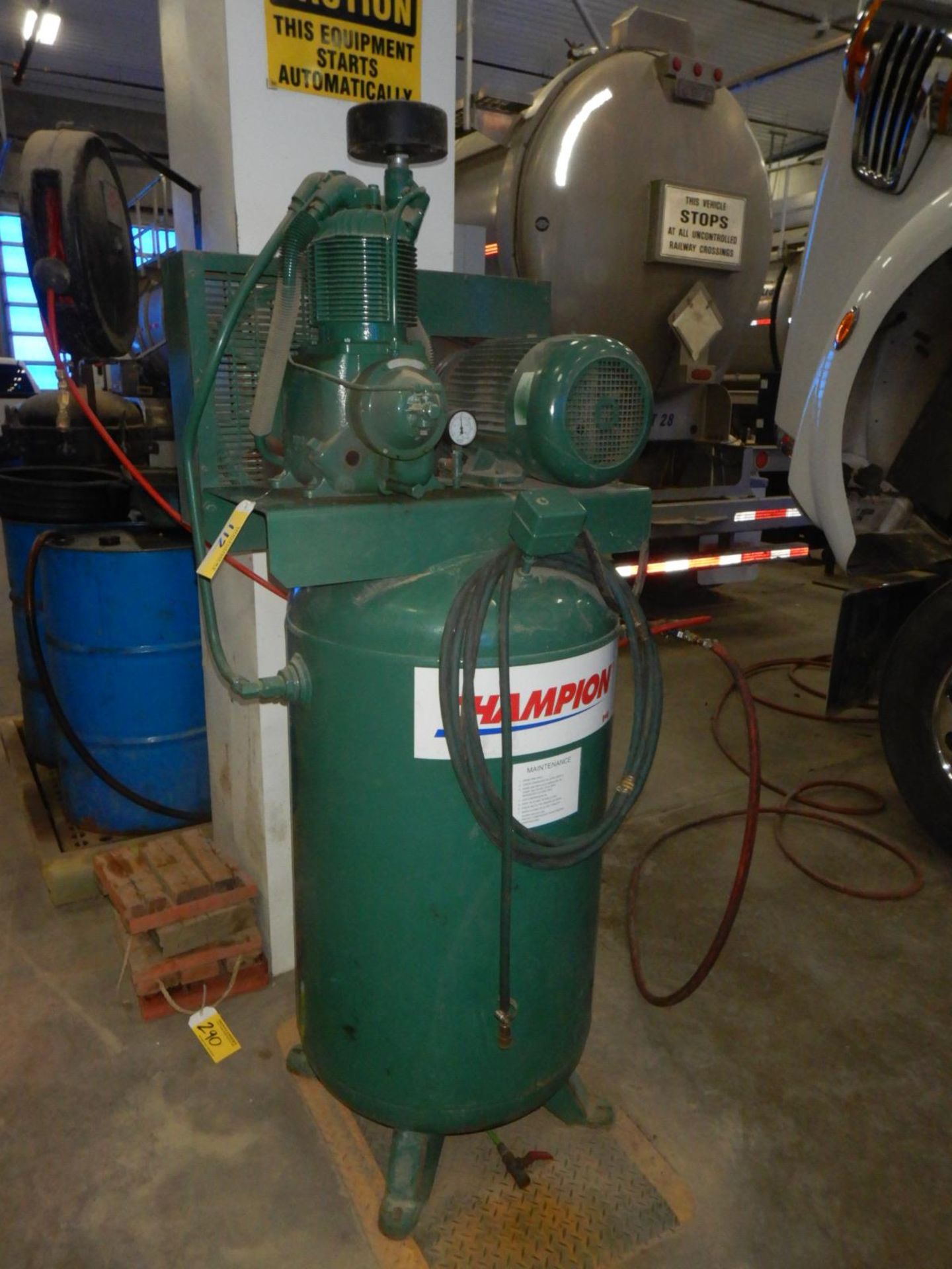 CHAMPION 7.5HP UPRIGHT AIR COMPRESSOR 208-230V - Image 2 of 3