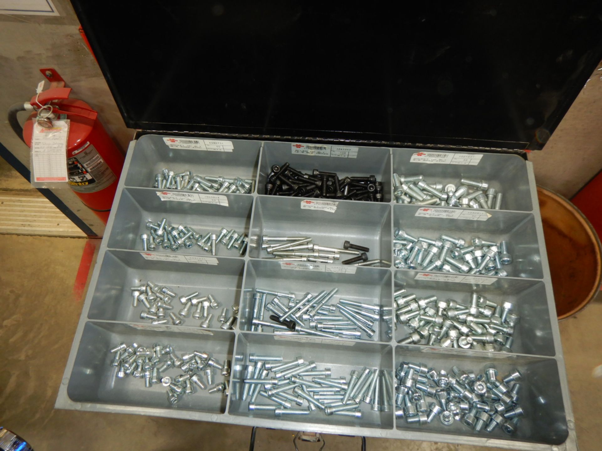 WURTH 4-DRAWER ASSORTMENT CABINET W/ 5 TRAYS, BOLTS, GREASE NIPPLES, COTTER PINS, ETC. - Image 4 of 6