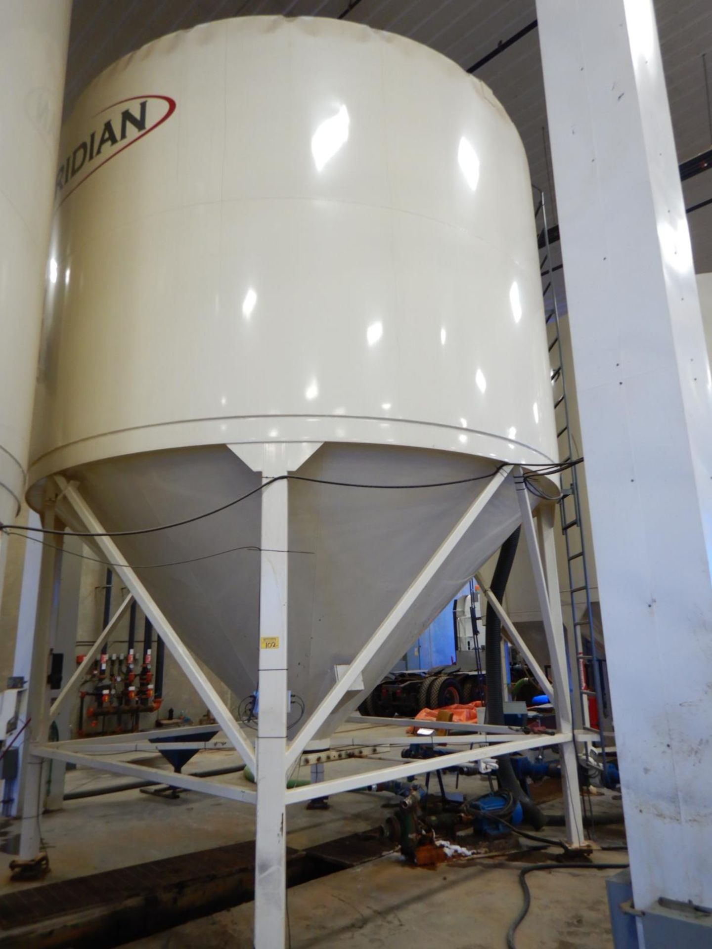 MERIDIAN M/N 1510L CUSTOM FABRICATED ENGINEERED PAINTED BIN, EPOXY LINED, W/LADDER, 18,500 GAL./2, - Image 5 of 8