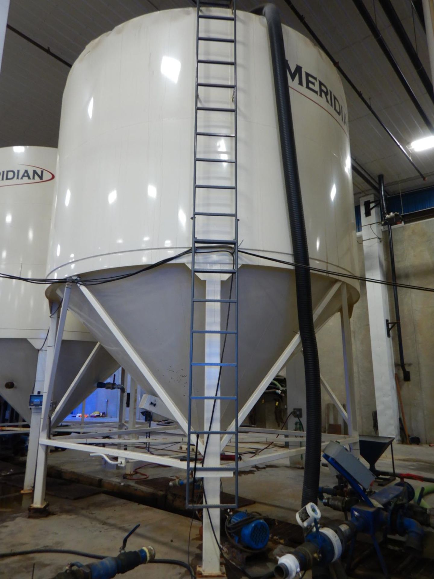 MERIDIAN M/N 1510L CUSTOM FABRICATED ENGINEERED PAINTED BIN, EPOXY LINED, W/LADDER, 18,500 GAL./2, - Image 4 of 8