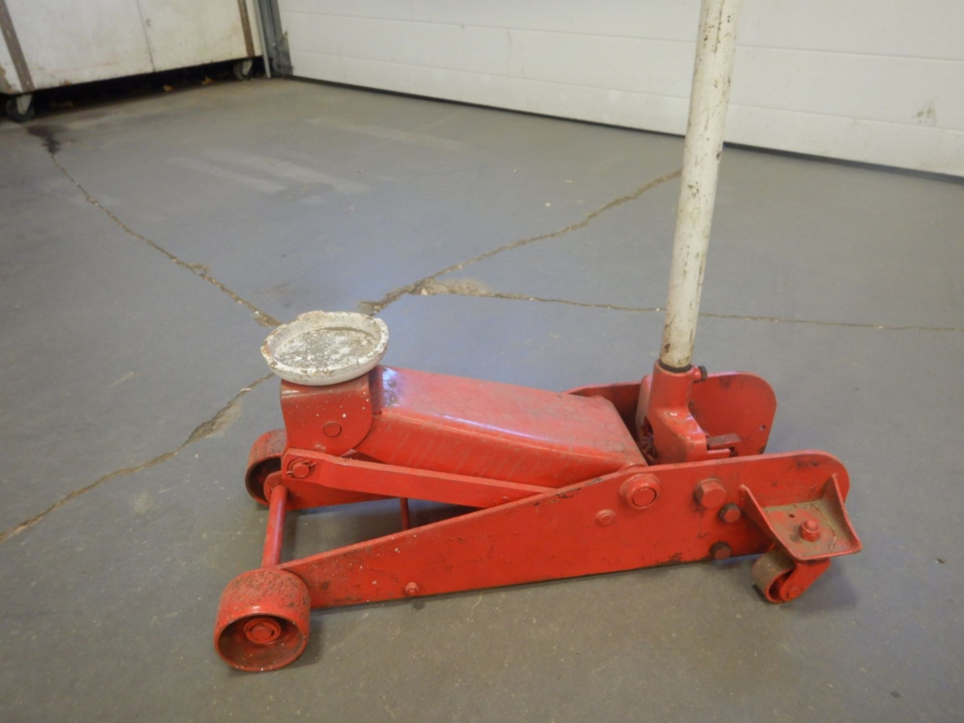 AUTOMOTIVE HYD. FLOOR JACK PAINTED RED AND WHITE - Image 2 of 3