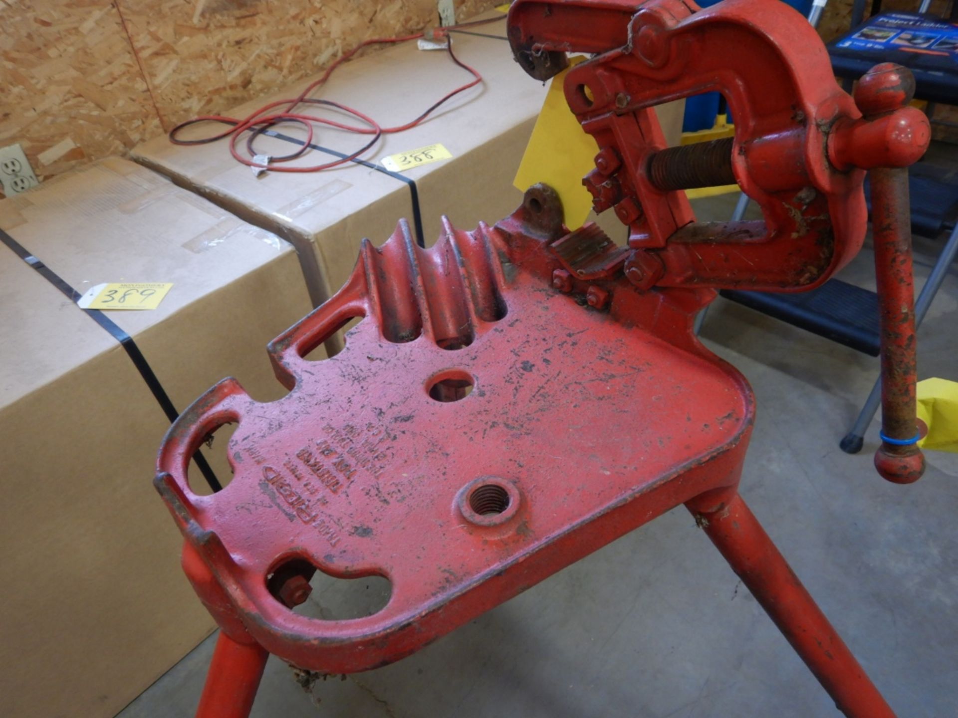 RIDGID PIPE TRISTAND W/PIPE VISE - Image 2 of 4