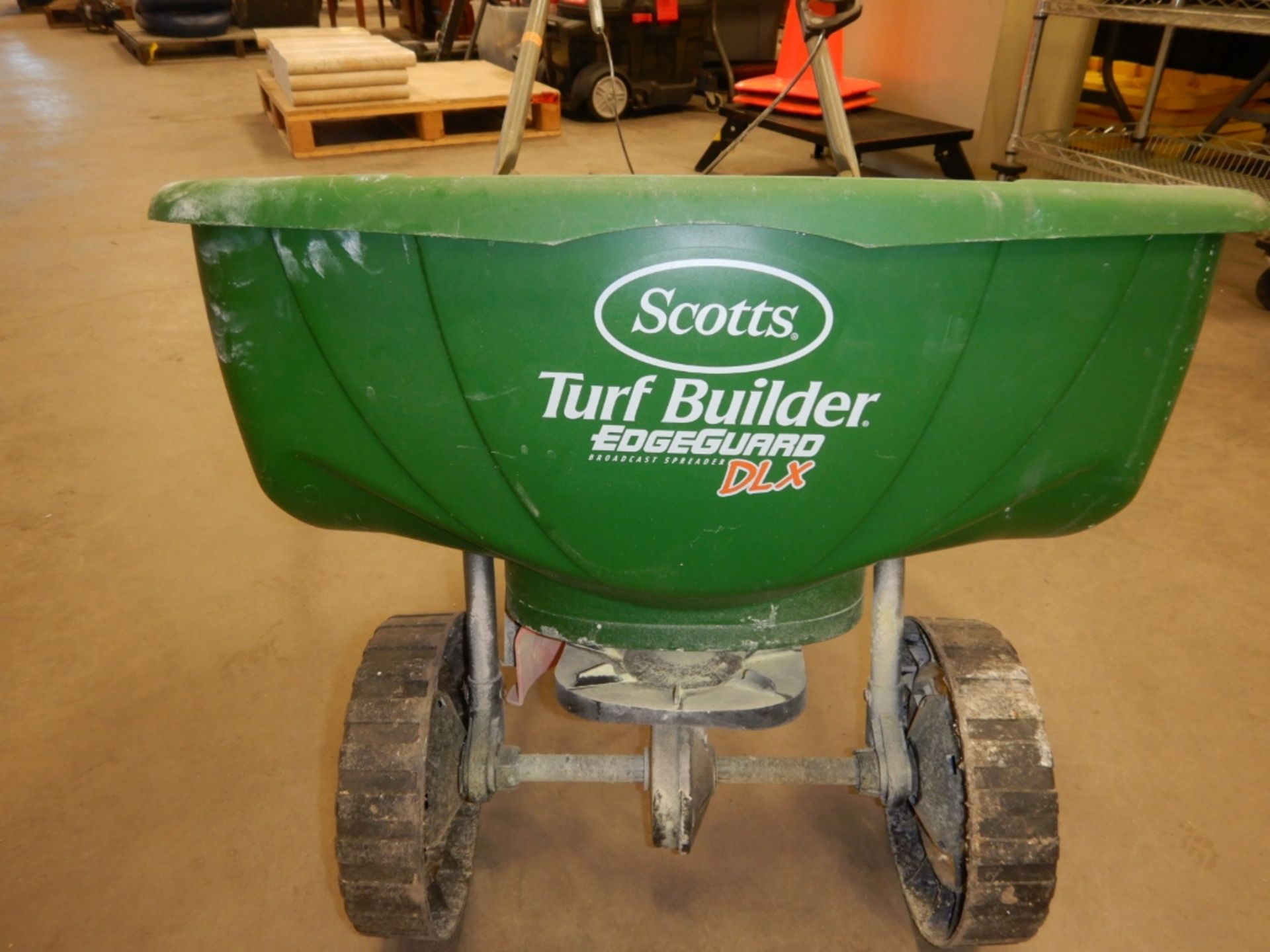 SCOTT TURF BUILDER EDGEGAURD DLX LAWN PUSH TYPE BROADCASTER - Image 2 of 2