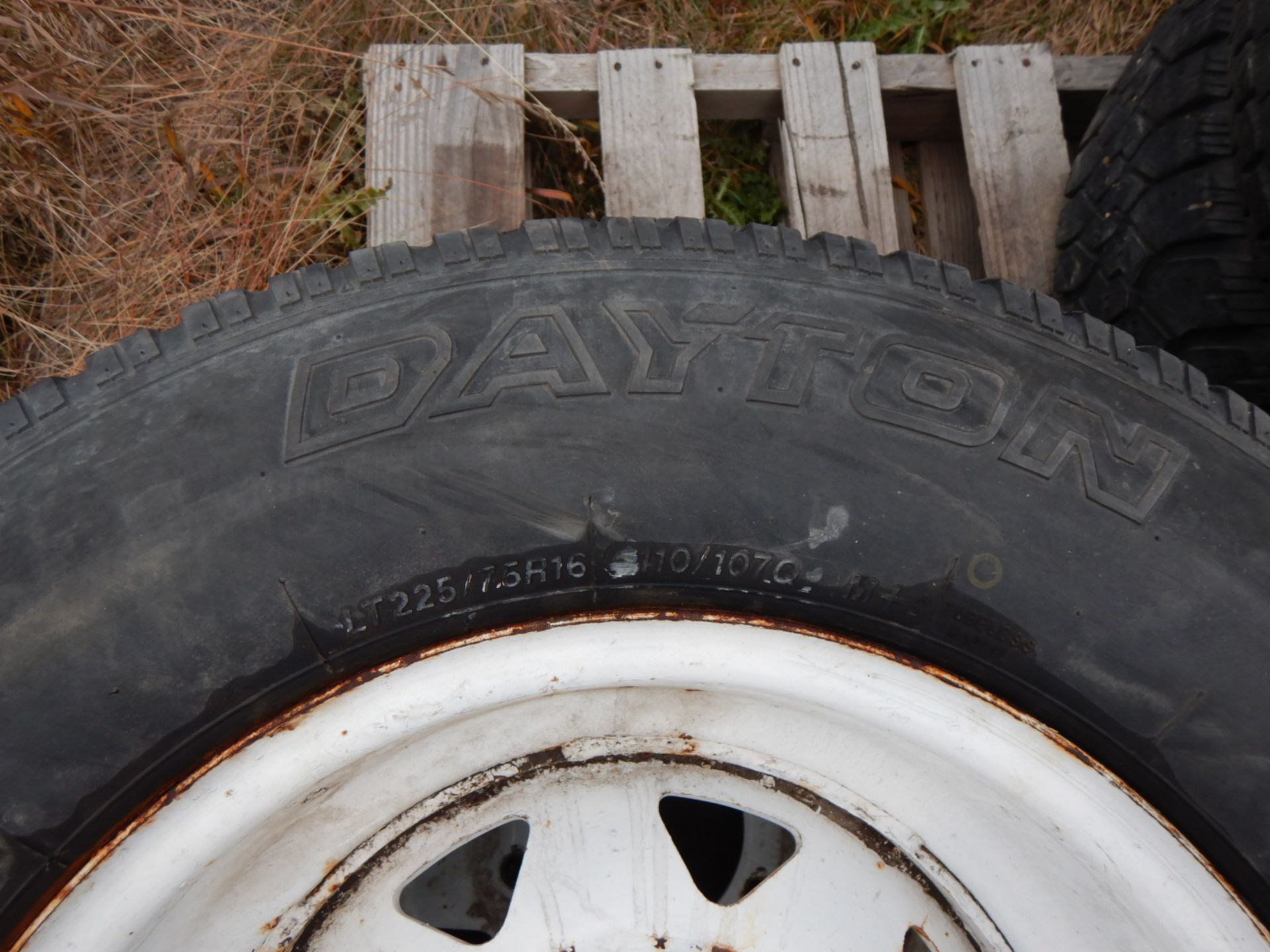 L/O RIMS AND TIRES 235/80R16 - Image 2 of 3