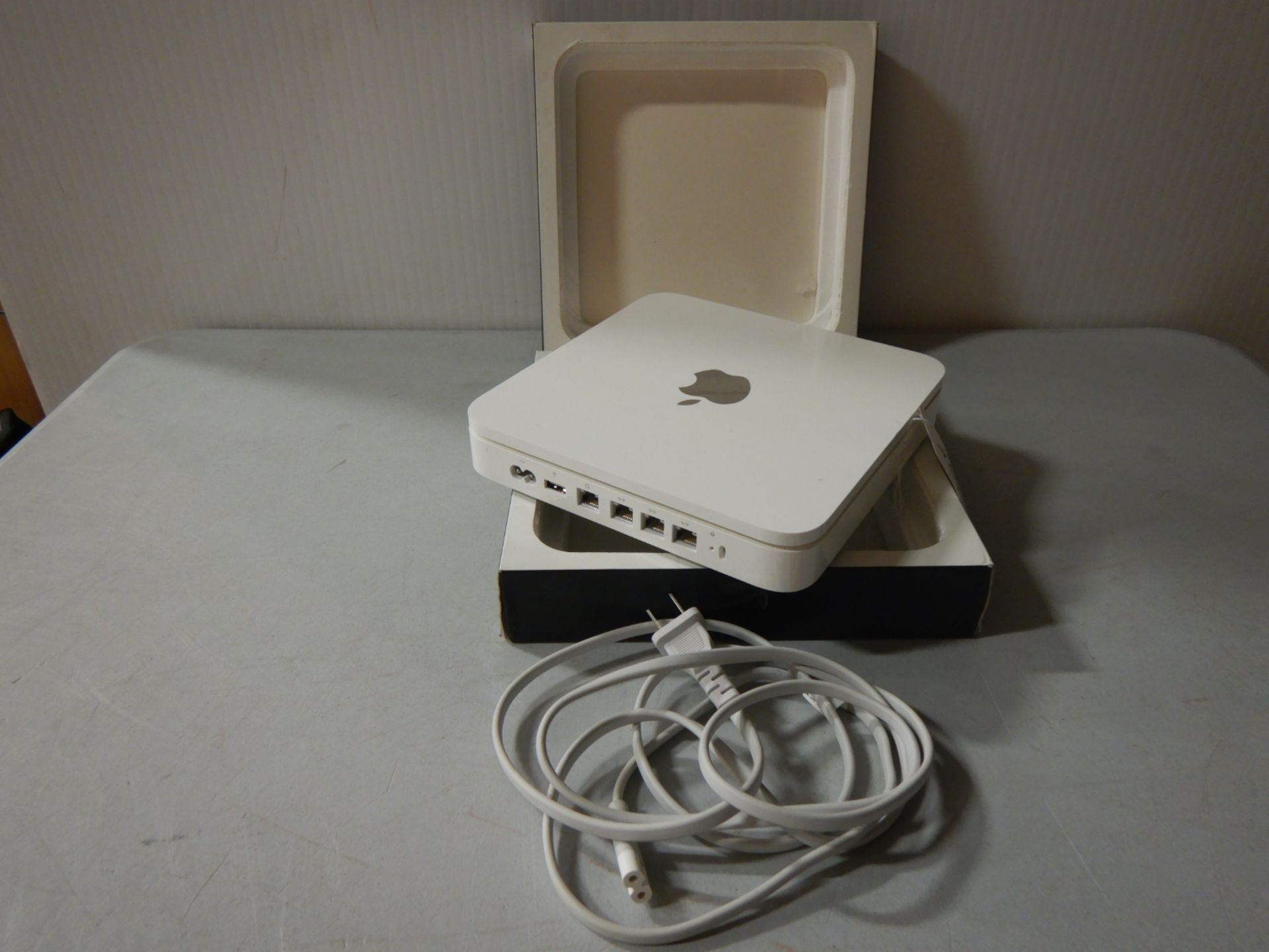 APPLE TIME CAPSULE 500 GB - Image 2 of 2
