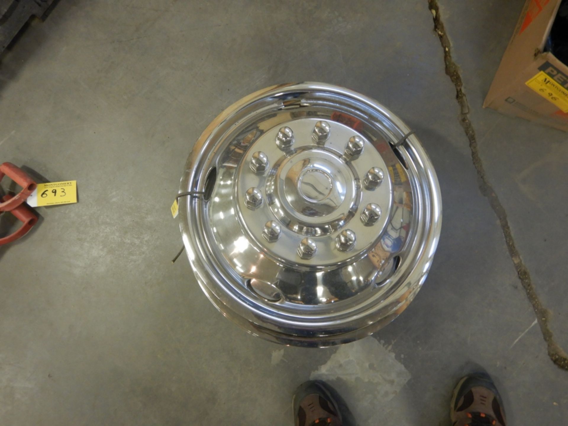 DUALLY TRUCK HUBCAP COVERS 2 FRONTS AND 2 REARS - 21IN - Image 3 of 4