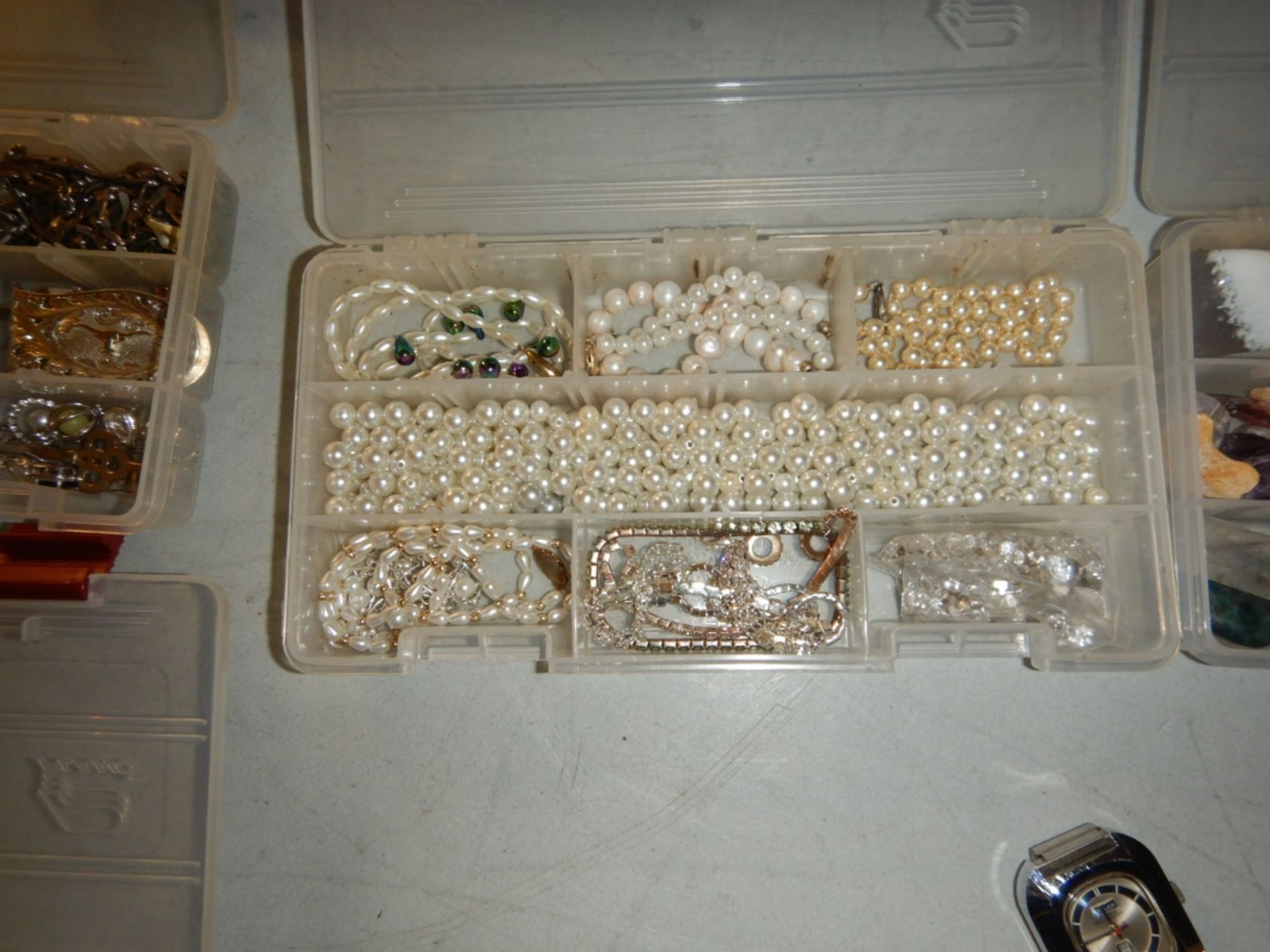 B73 L/O COSTUME JEWELRY, WATCHES, ETC. - Image 4 of 8