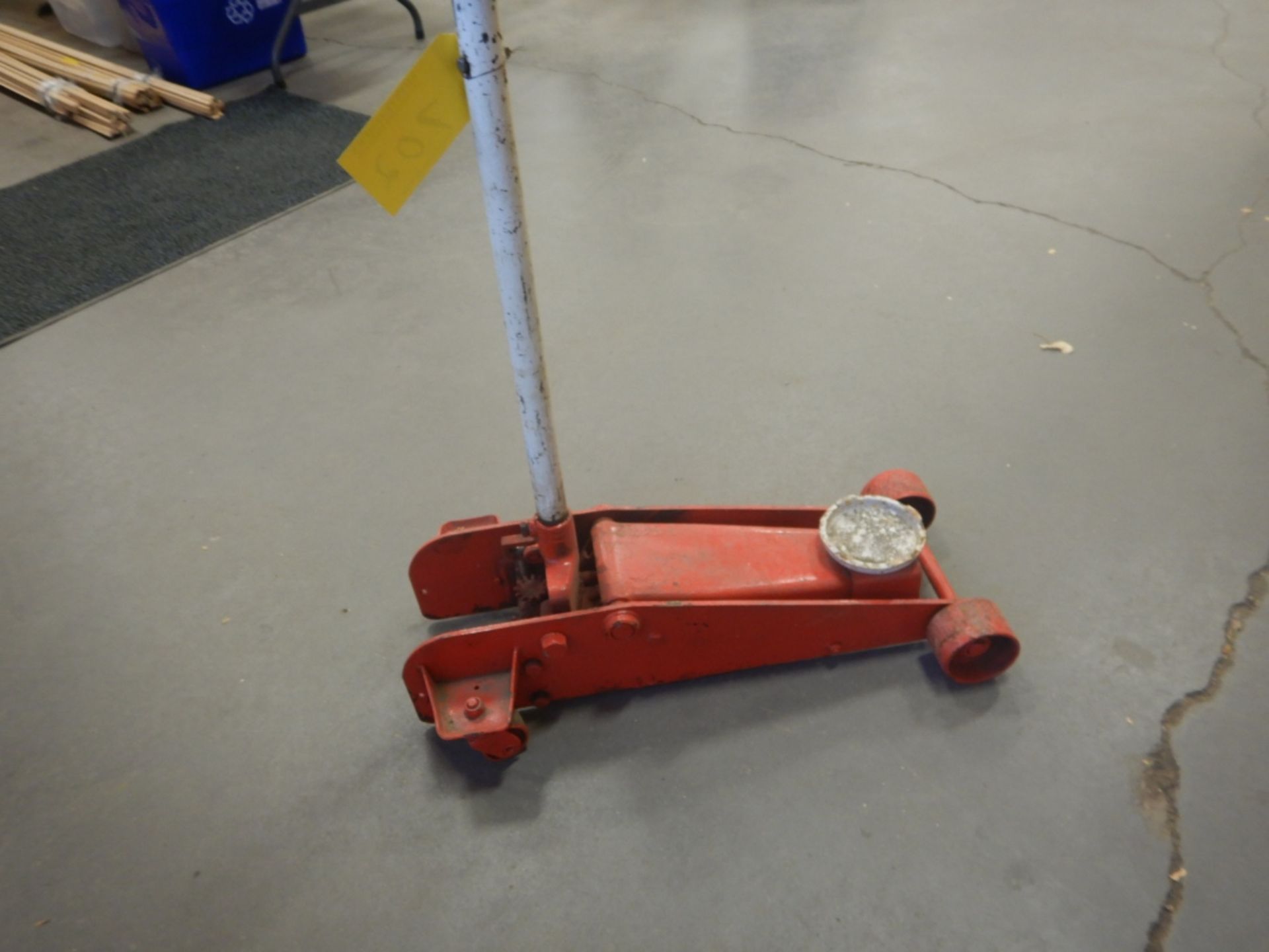 AUTOMOTIVE HYD. FLOOR JACK PAINTED RED AND WHITE - Image 3 of 3