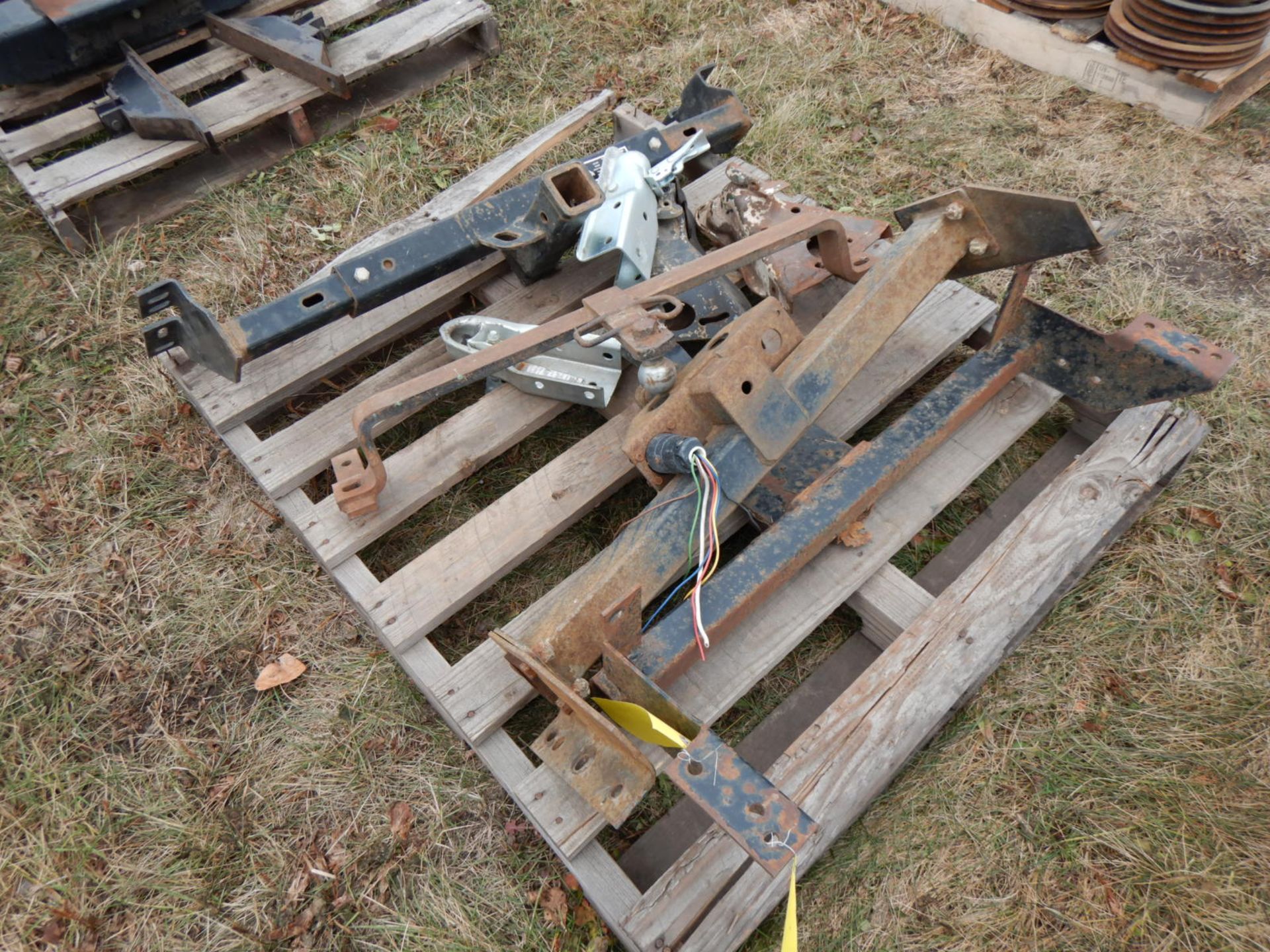 L/O ASSORTED FRAME MOUNT TOWING HITCHES - Image 2 of 3