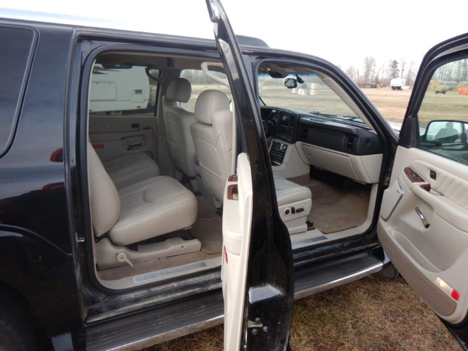 2006 CADILLAC ESCALADE ESV PLATINUM XL V8 AWD SUV, 161,625 KM’S, 3RD ROW SEATING, LEATHER, - Image 9 of 12